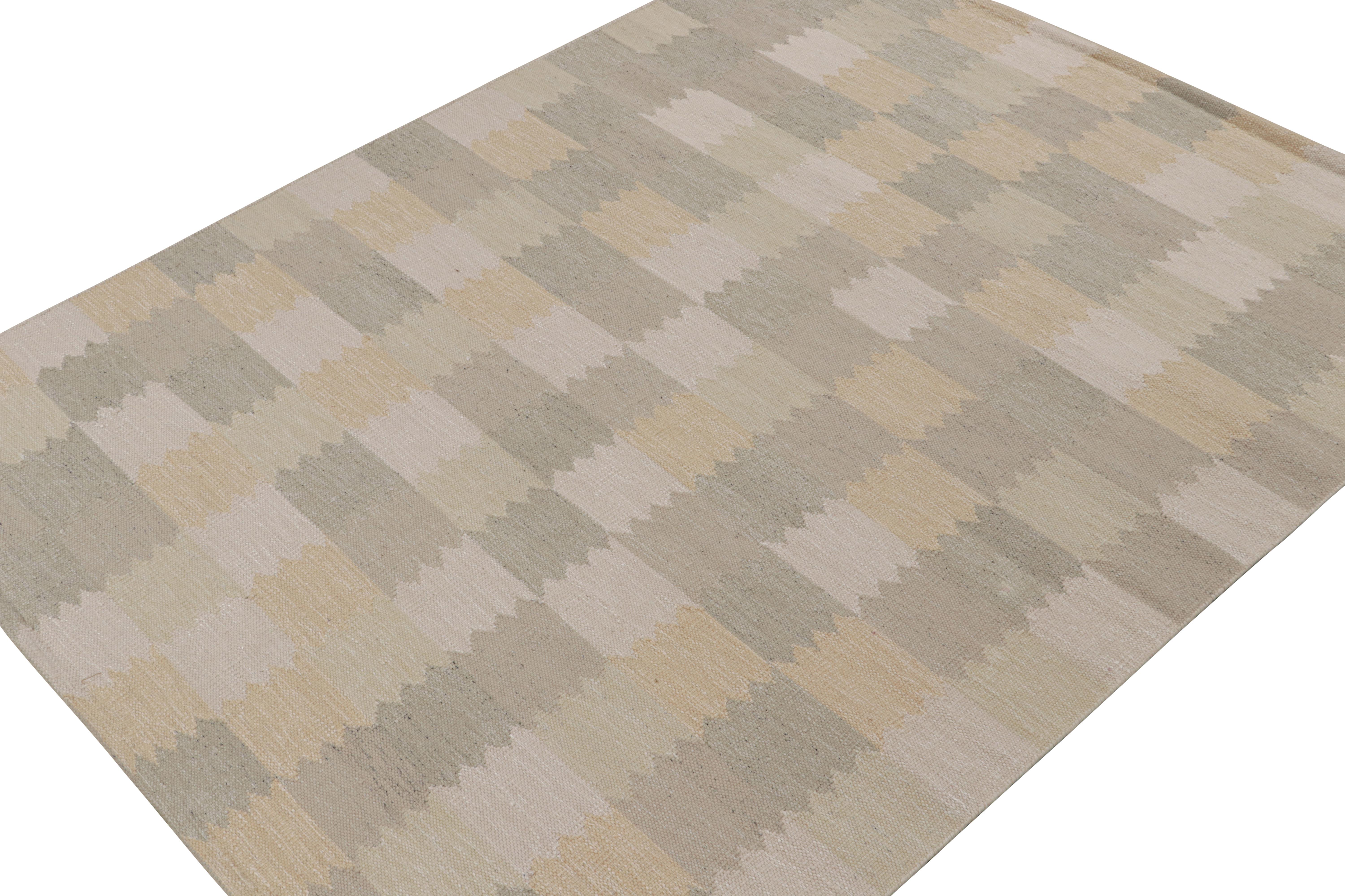 Dieses individuelle Teppichdesign repräsentiert Flachgewebe im schwedischen Stil aus der Scandinavian Kilim Collection'S von Rug & Kilim. 

Über das Design: 

Diese Fotos zeigen einen ehemaligen 8x10-Teppich in diesem Stil, handgewebt aus Wolle und