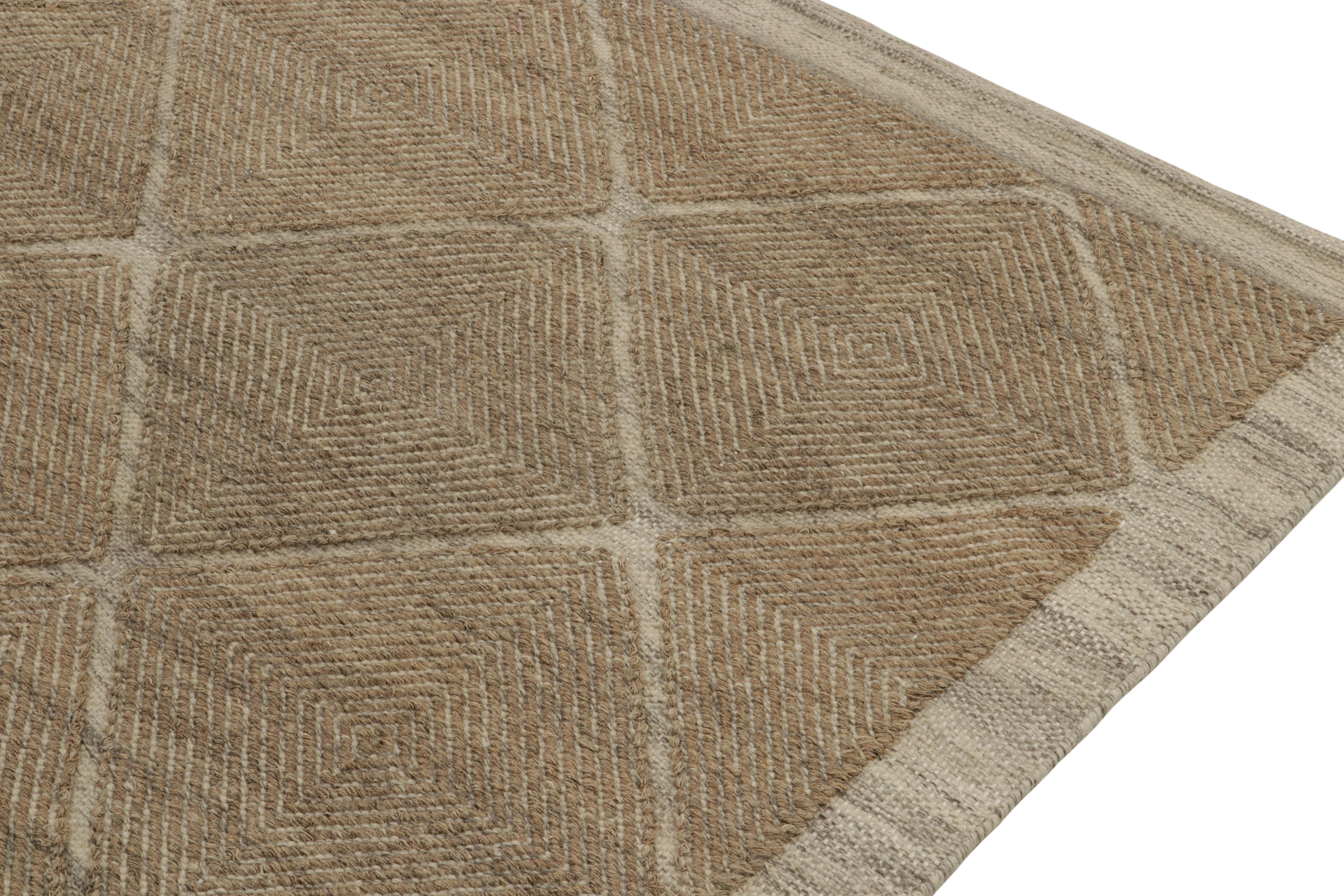 Indien Rug & Kilim's Scandinavian Kilim Style Hemp Rug in Beige-Brown Diamond Patterns (Tapis en chanvre de style Kilim scandinave à motifs de diamants beige et marron) en vente