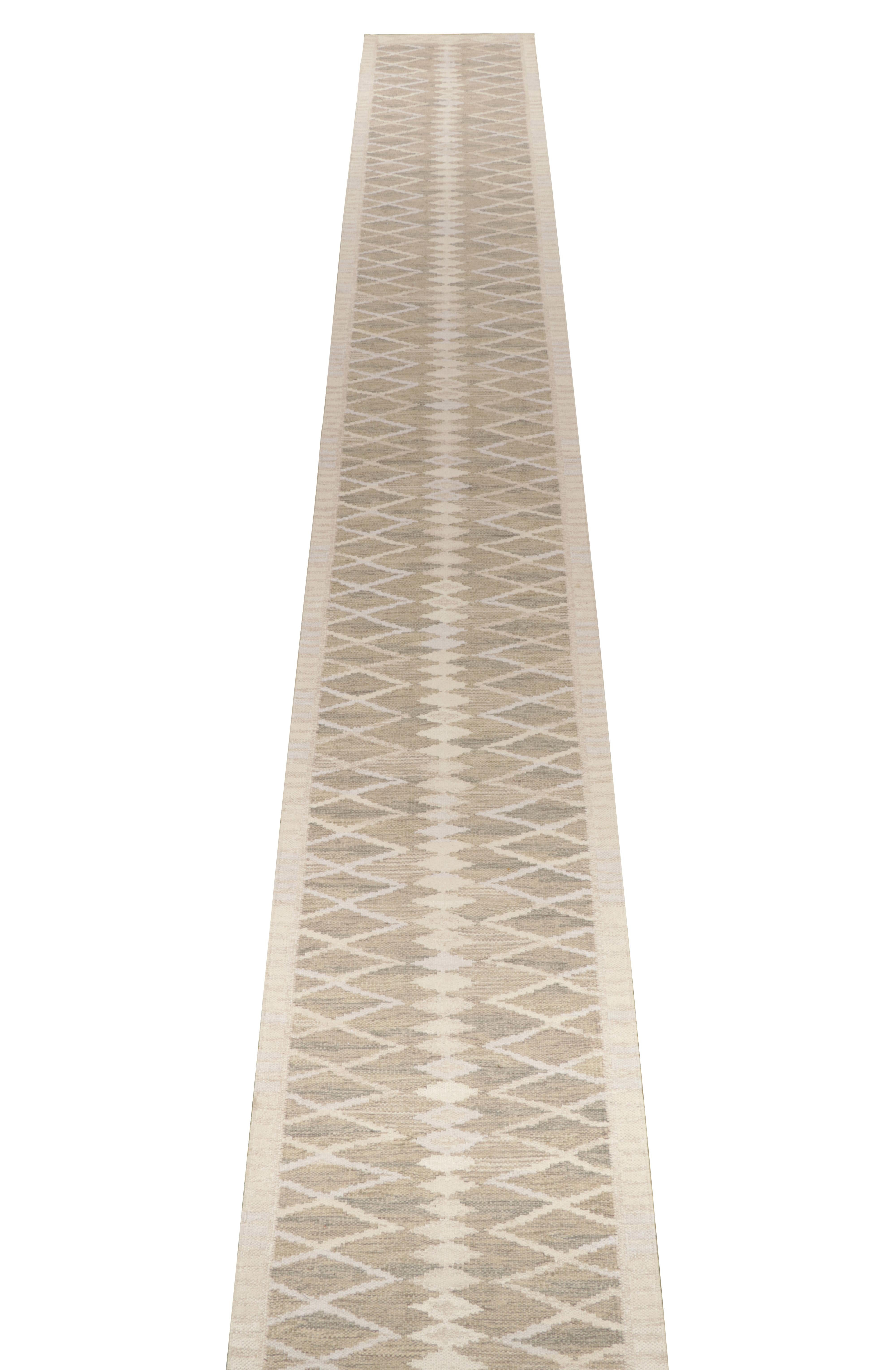 Scandinavian Modern Rug & Kilim’s Scandinavian Kilim Style Oversized Runner in Beige and White For Sale