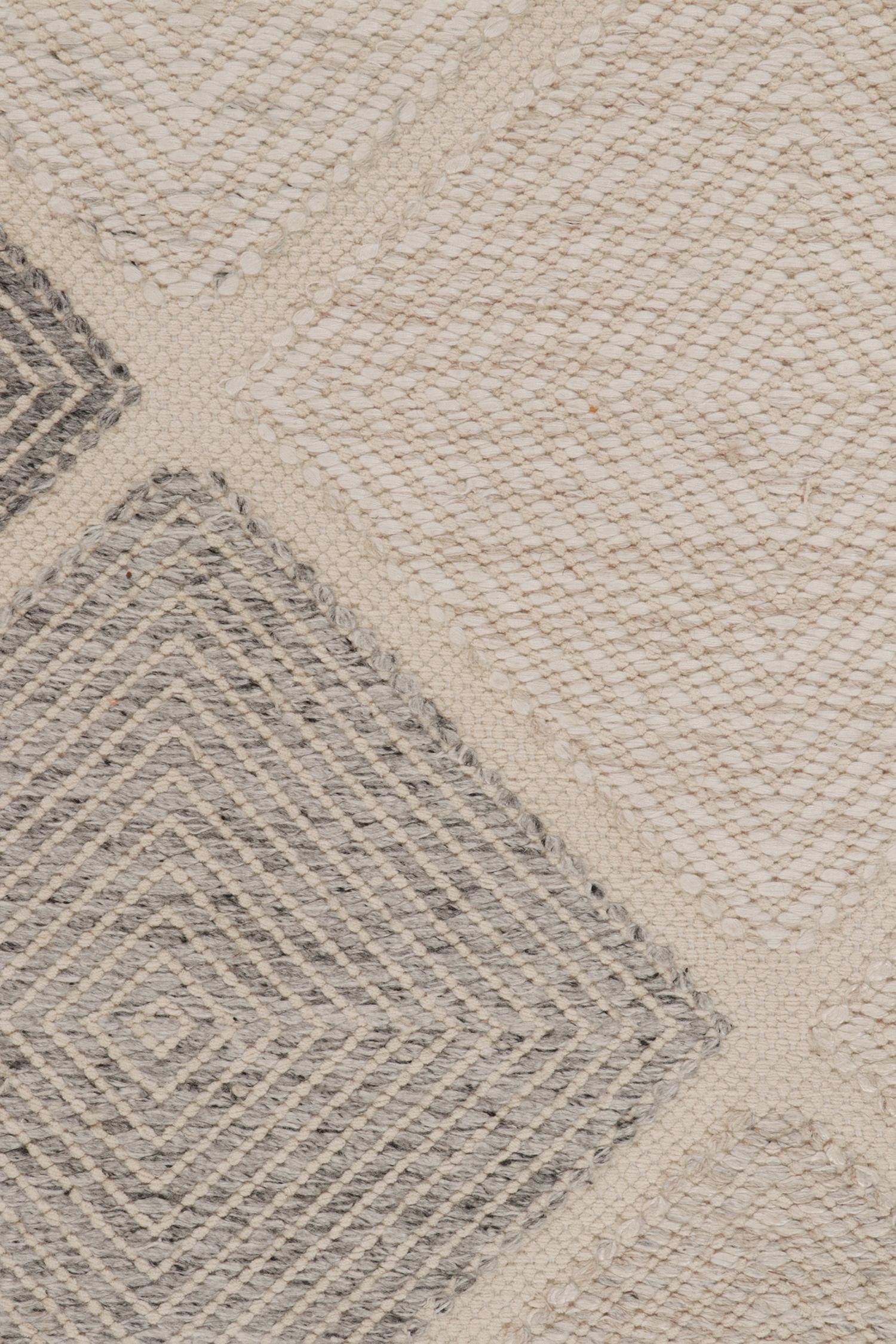 Rug & Kilim's skandinavischer Teppich im Kilim-Stil in Weiß mit grauem Rautenmuster (Indisch) im Angebot
