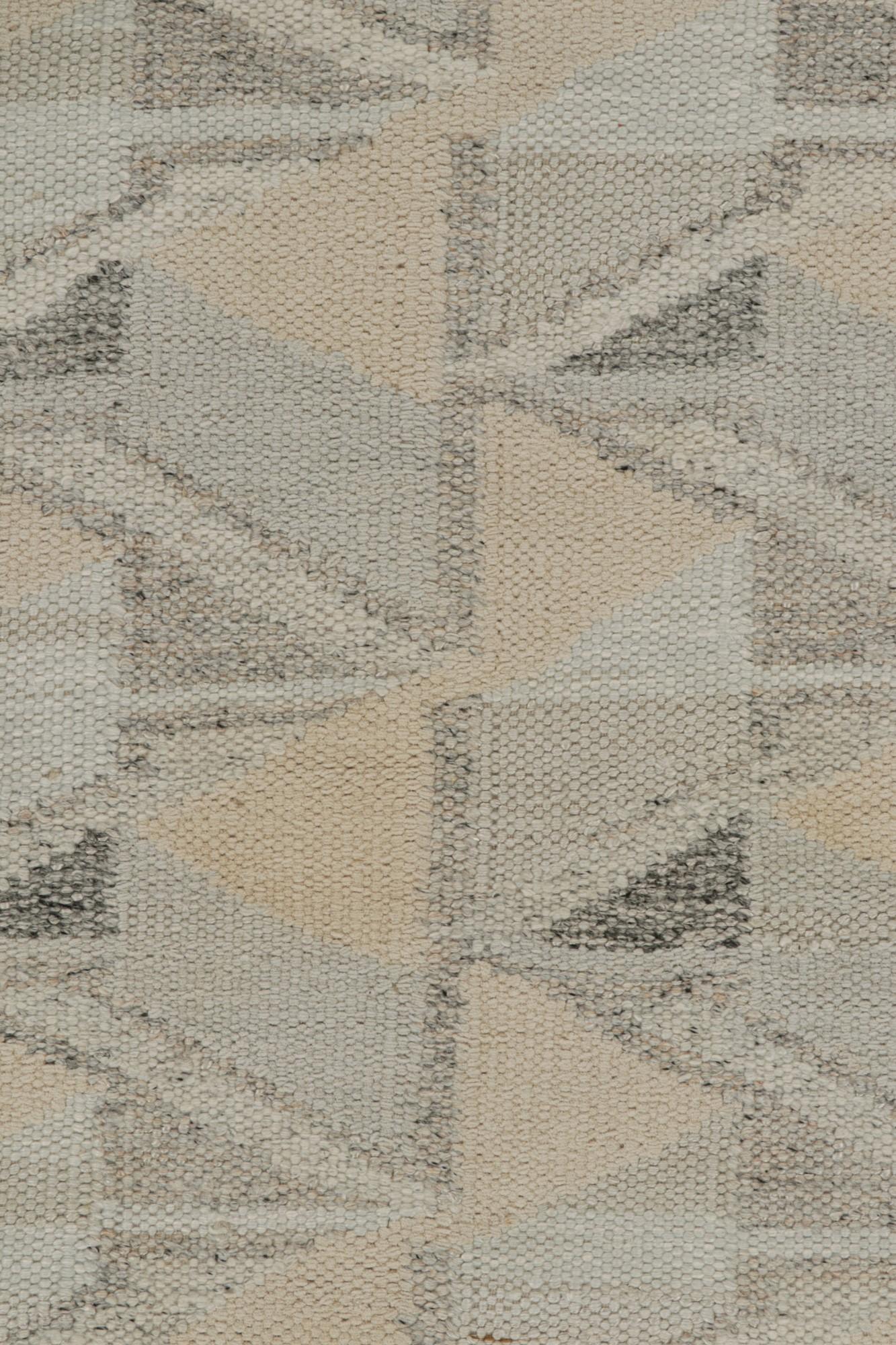 Rug & Kilim’s Scandinavian Kilim Style Runner Rug in Grey & Beige Patterns In New Condition For Sale In Long Island City, NY