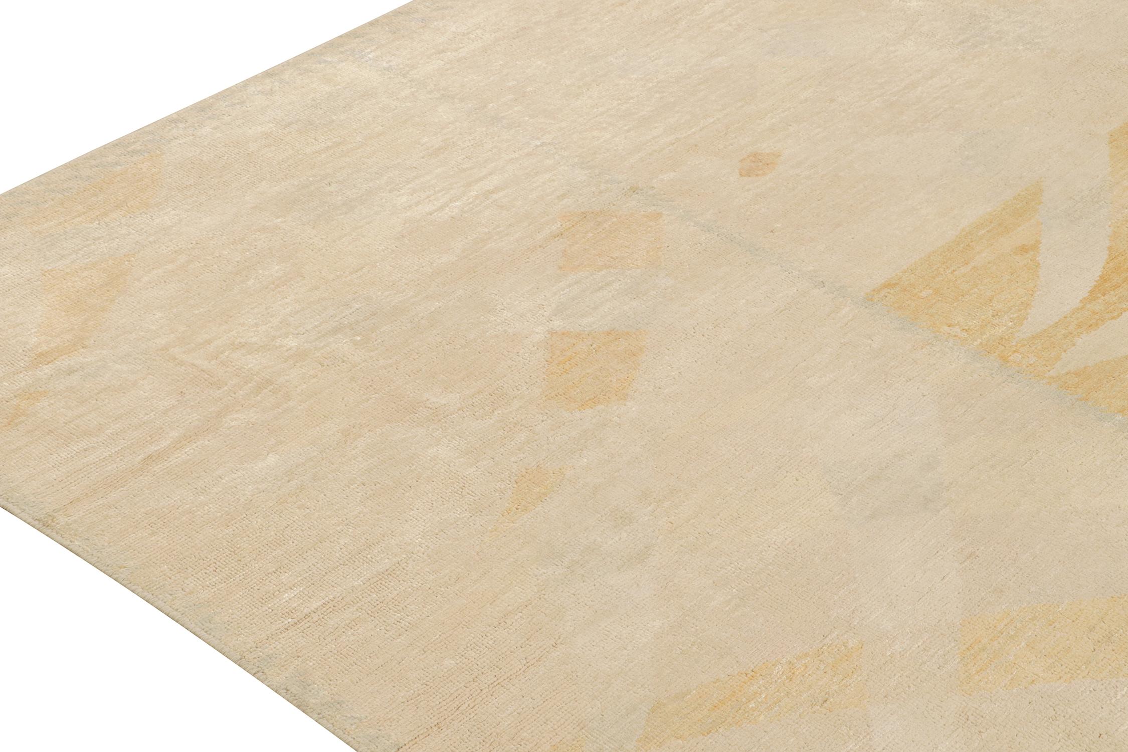 Noué à la main Rug & Kilim's Scandinavian Pile Rug in Gold & Ivory Geometric Pattern (tapis à poils longs scandinaves à motifs géométriques or et ivoire) en vente