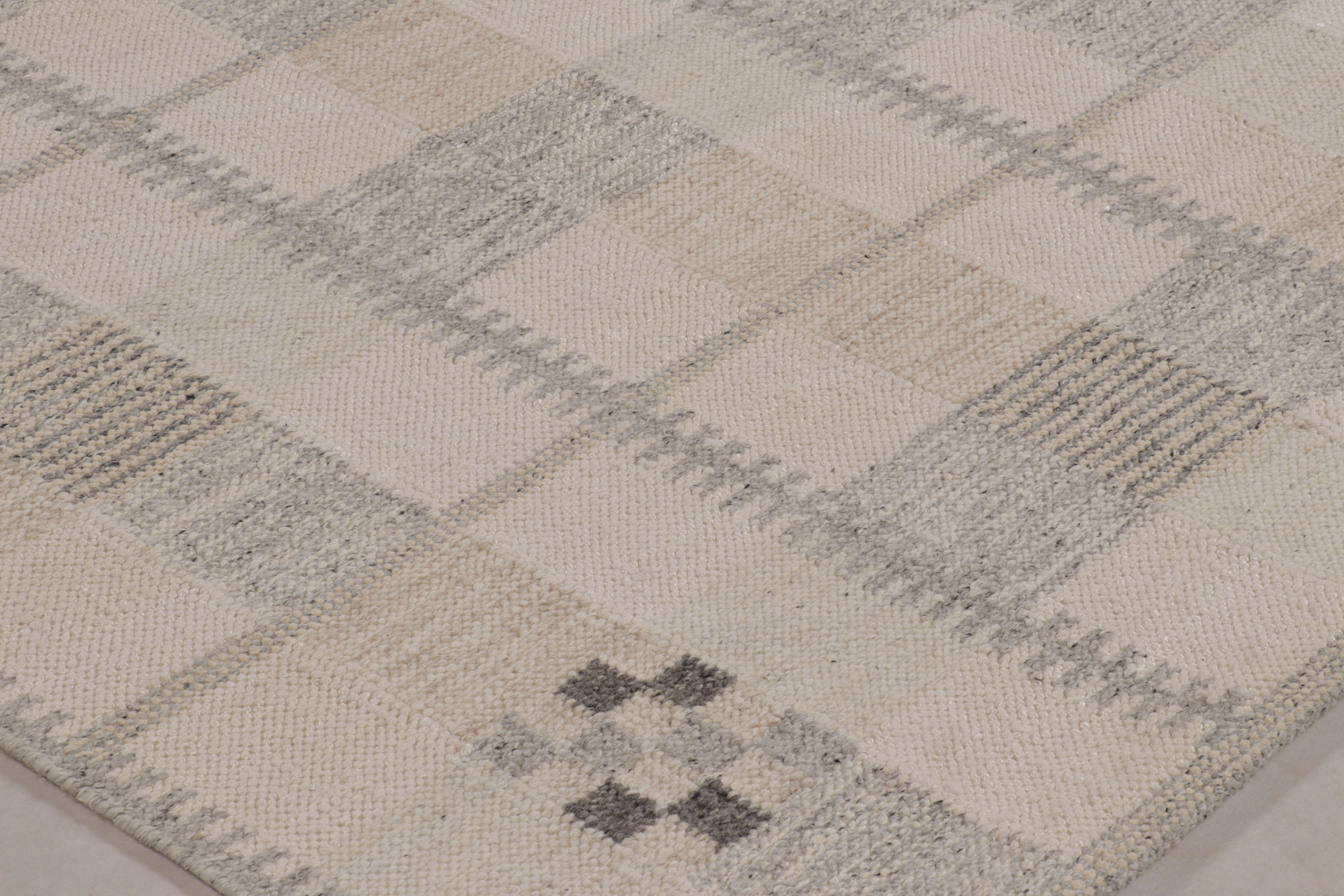 Hand-Woven Rug & Kilim’s Scandinavian-Inspired Rug, Minimalist Geometric Patterns in Grays For Sale