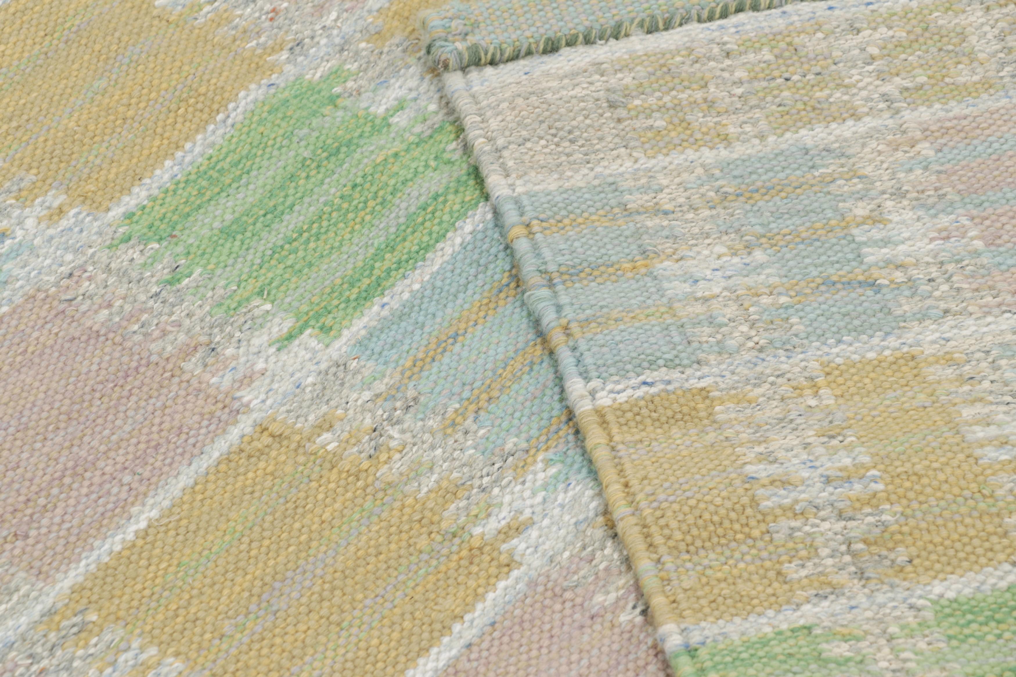 Rug & Kilim's skandinavischer Kilim-Teppich in Grün und Rosa mit geometrischem Muster (Wolle) im Angebot