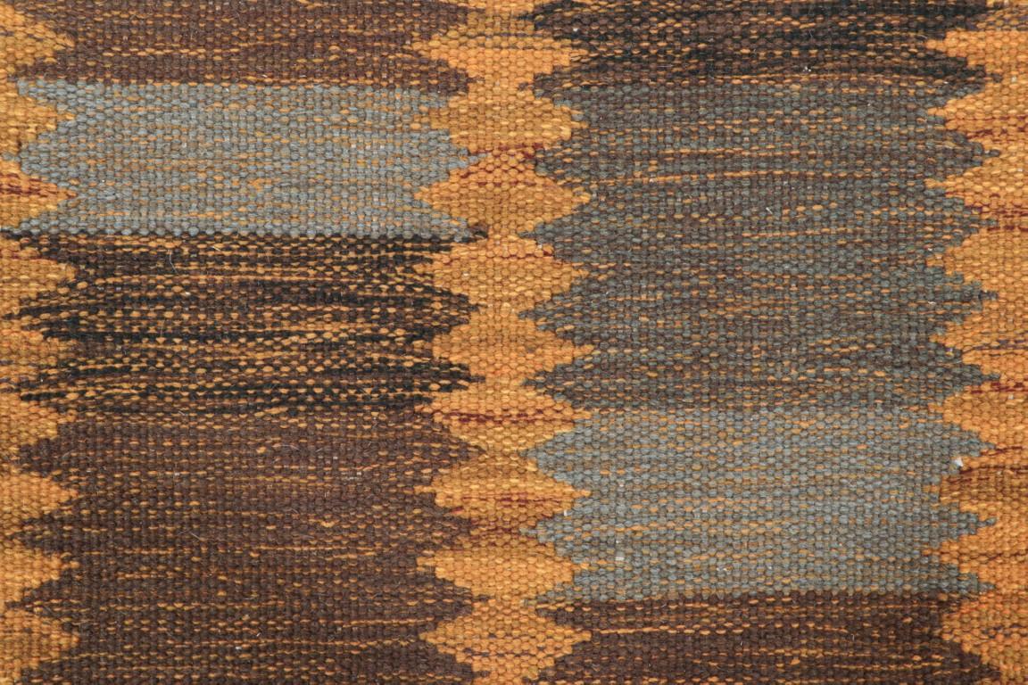 Skandinavischer Teppich von Rug & Kilim in Gold, Grau und Brown mit geometrischem Muster (Kelim) im Angebot