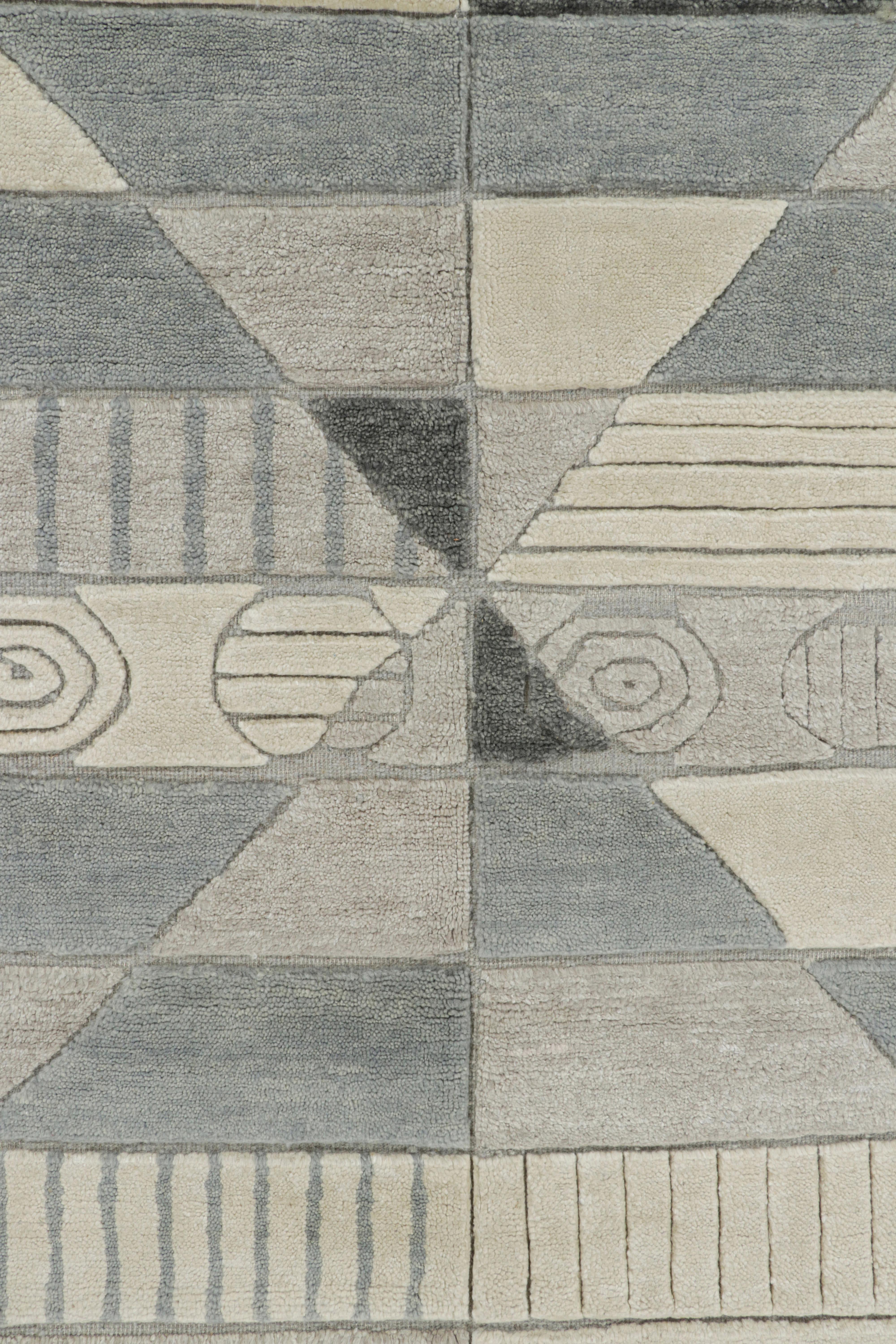Rug & Kilim's Scandinavian Rug in Gray with High-Low Geometric Patterns (tapis scandinave gris à motifs géométriques) Neuf - En vente à Long Island City, NY