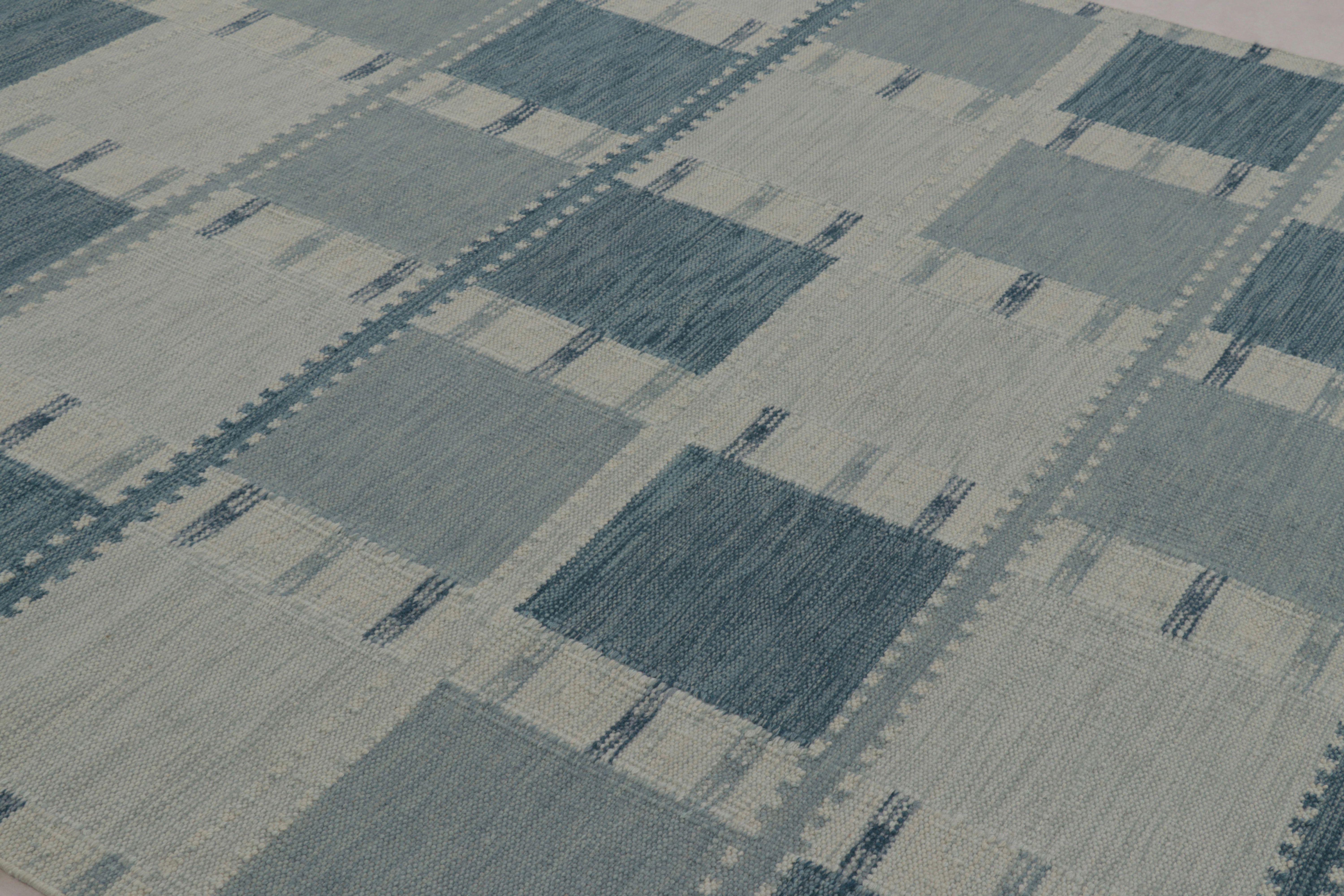 Skandinavischer Teppich von Rug & Kilim in Schieferblau und blassgrauem Karomuster (Skandinavische Moderne) im Angebot