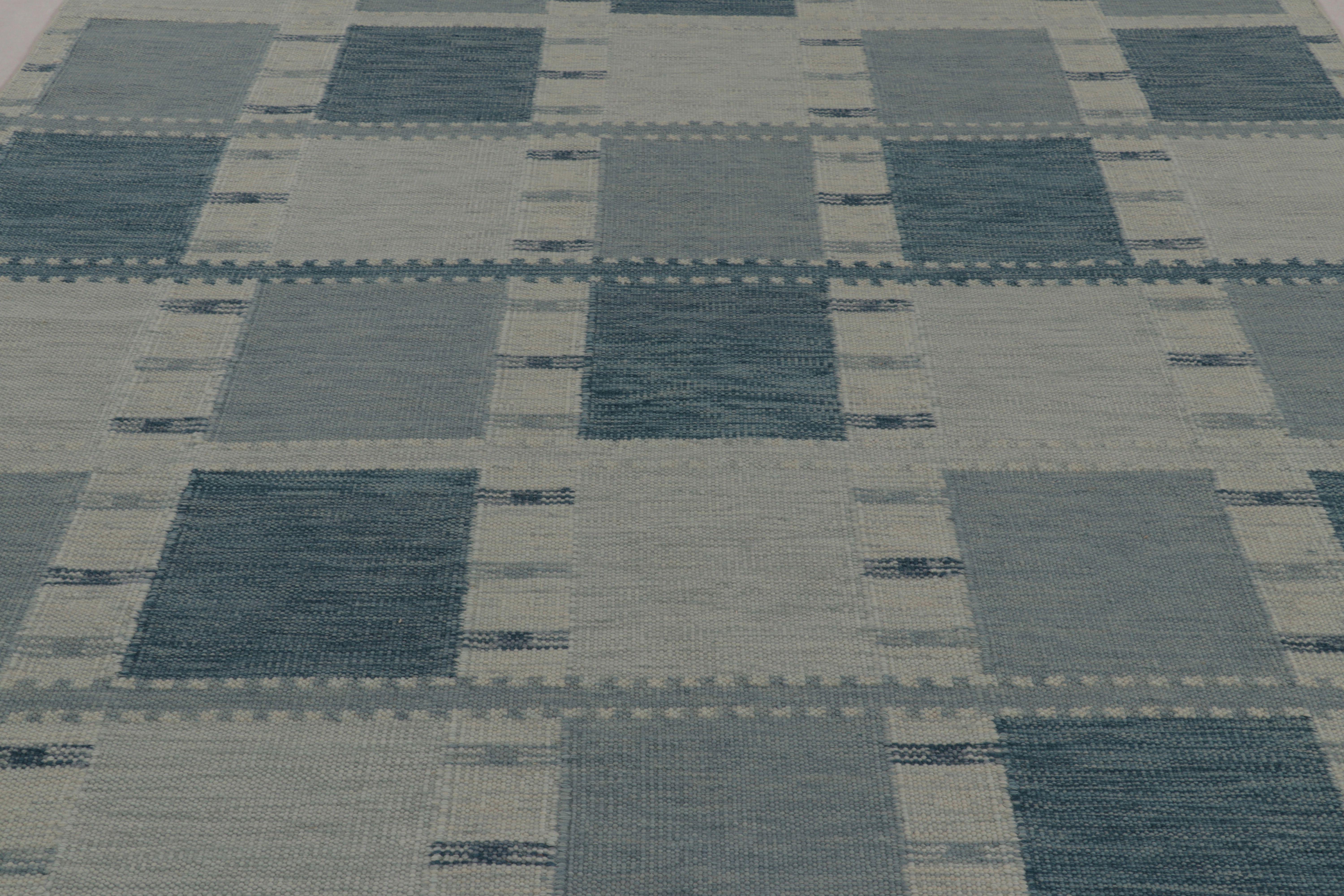 Skandinavischer Teppich von Rug & Kilim in Schieferblau und blassgrauem Karomuster im Zustand „Neu“ im Angebot in Long Island City, NY