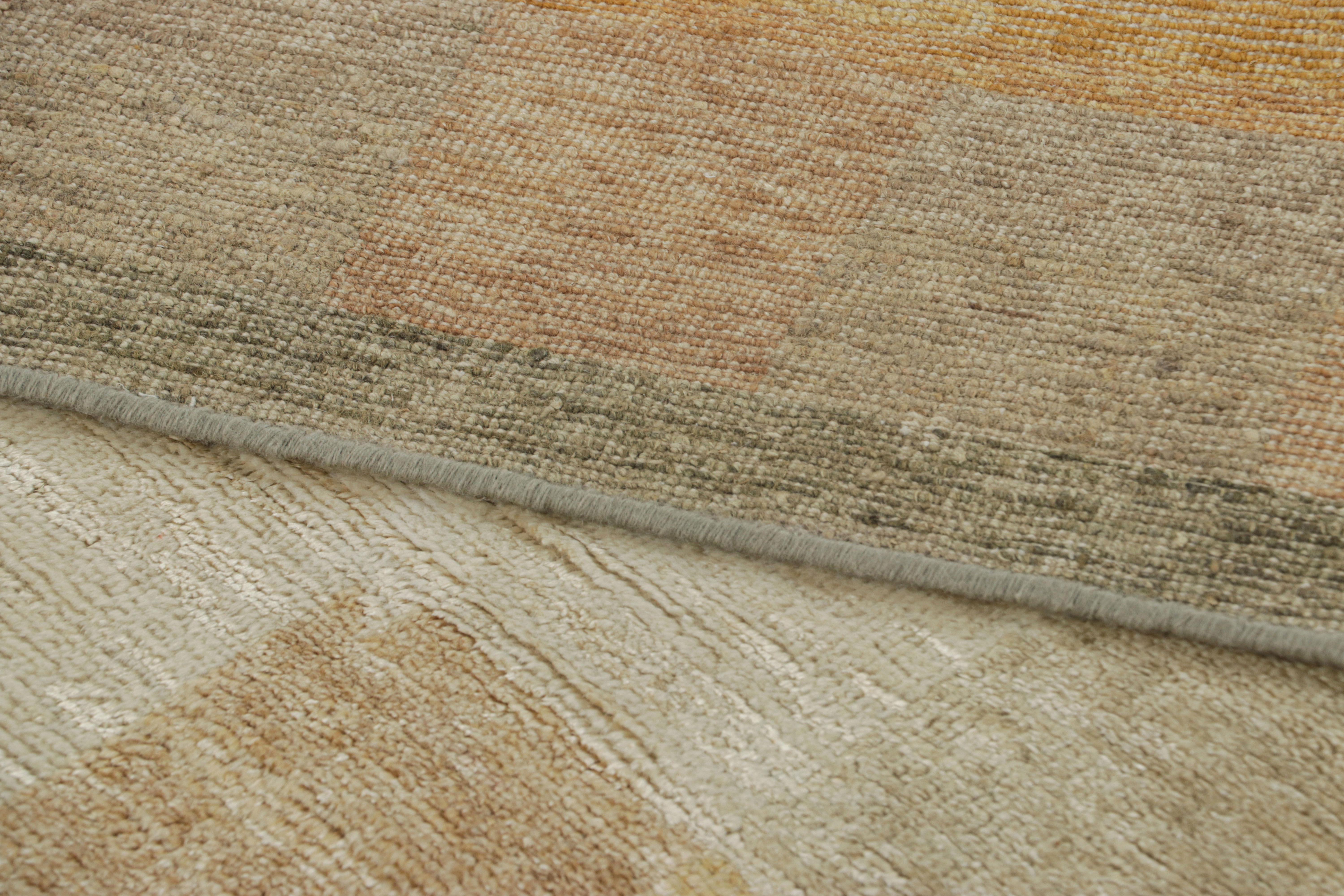 Alfombra escandinava de Rug & Kilim con motivos geométricos beige-marrón y dorados Lana en venta