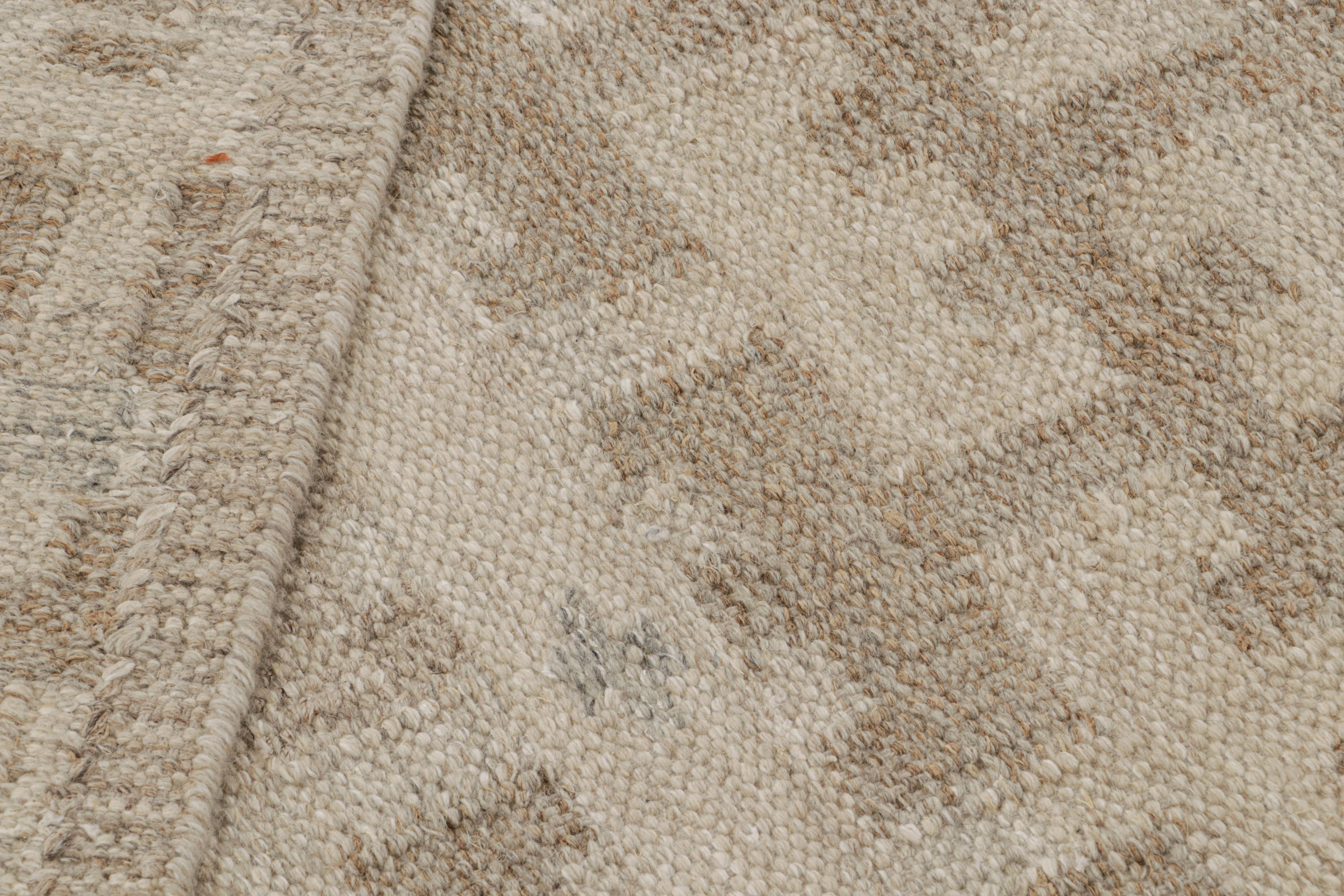 XXI secolo e contemporaneo Tappeto scandinavo Rug & Kilim con motivo geometrico beige-marrone in vendita