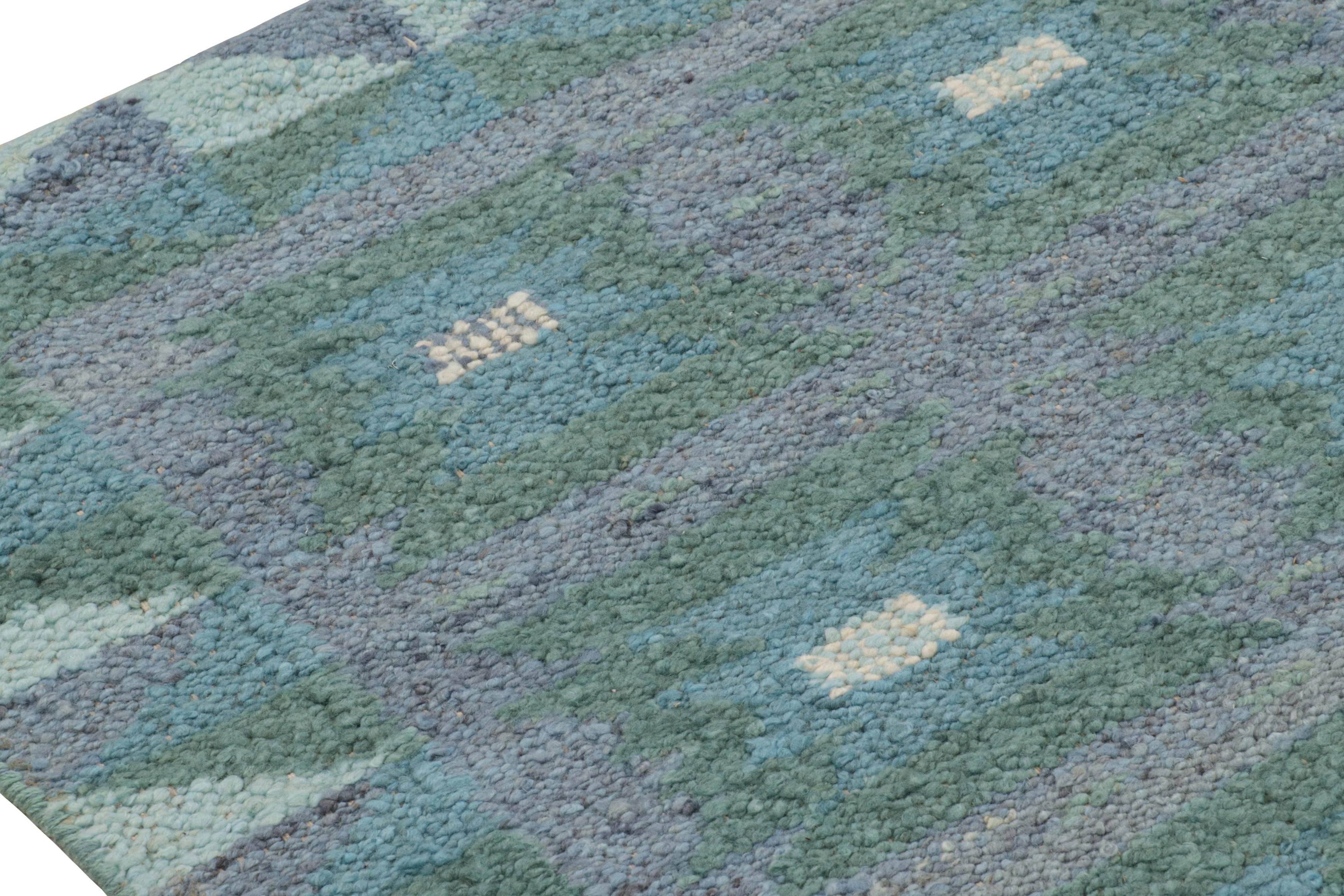 Skandinavischer Teppich von Rug & Kilim mit geometrischen Mustern in Teal und Blau im Zustand „Neu“ im Angebot in Long Island City, NY