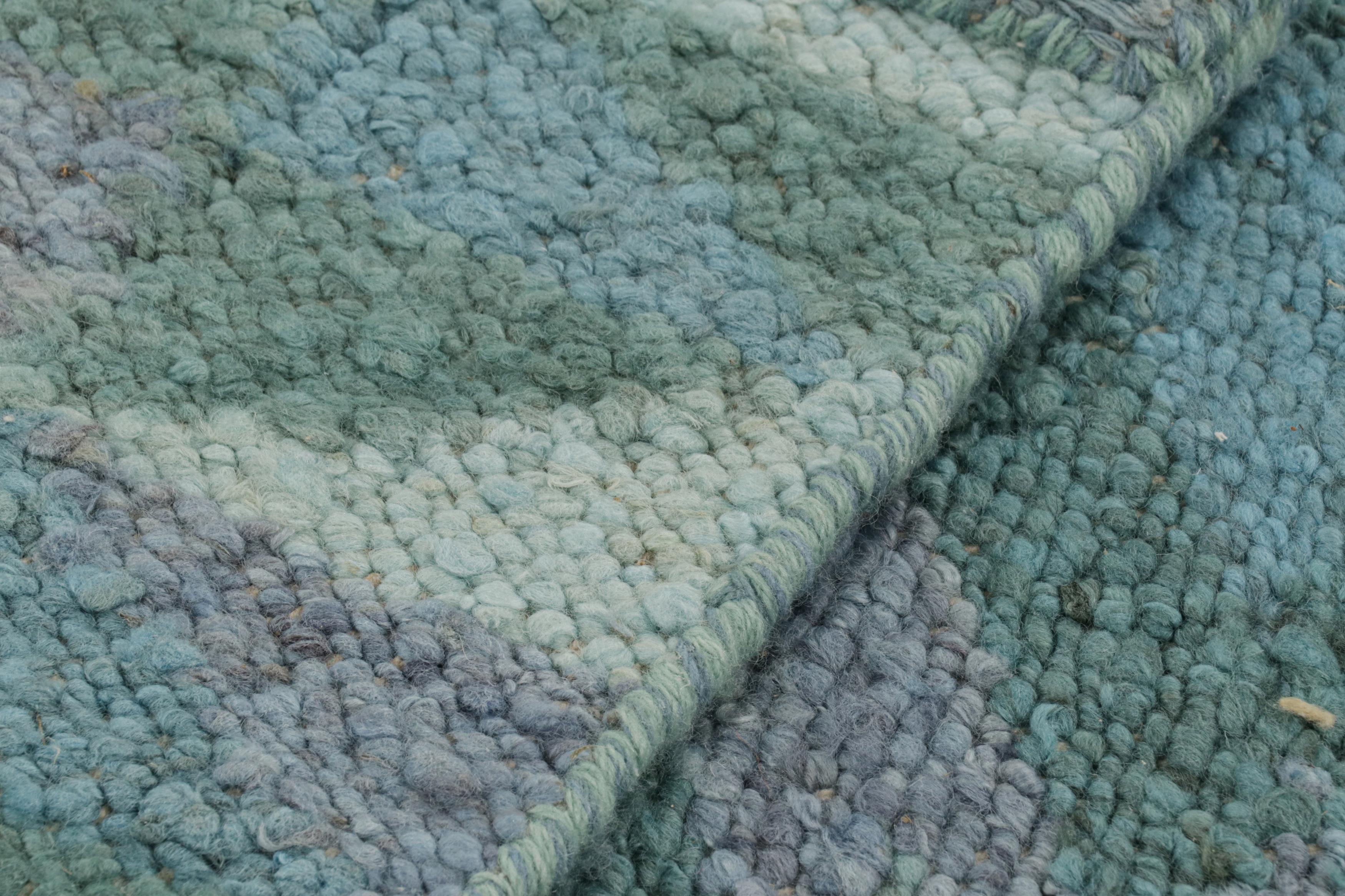 Skandinavischer Teppich von Rug & Kilim mit geometrischen Mustern in Teal und Blau (21. Jahrhundert und zeitgenössisch) im Angebot