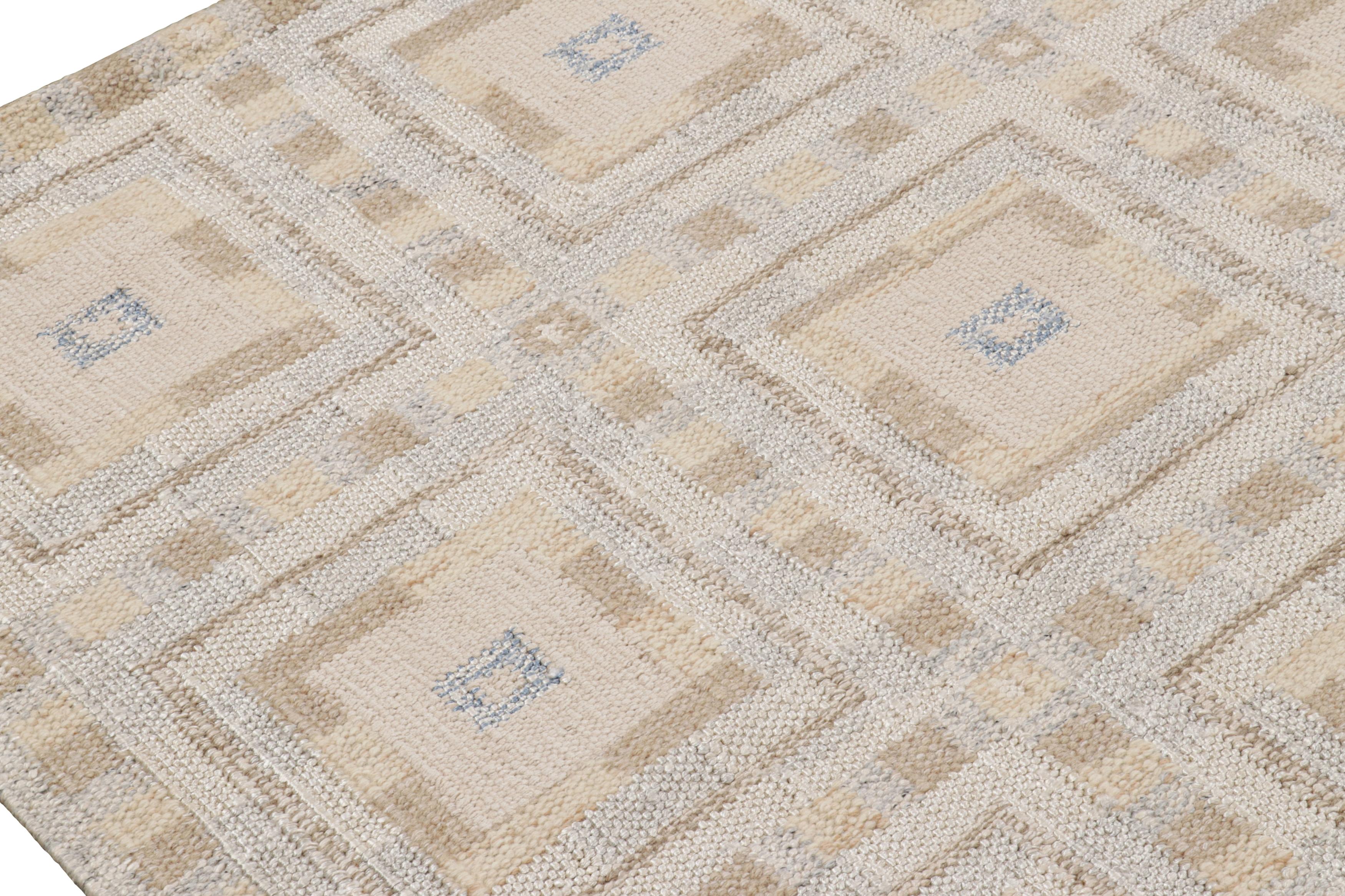 Alfombra escandinava de Rug & Kilim con motivos geométricos en blanco y beige-marrón en Nuevo estado para la venta en Long Island City, NY