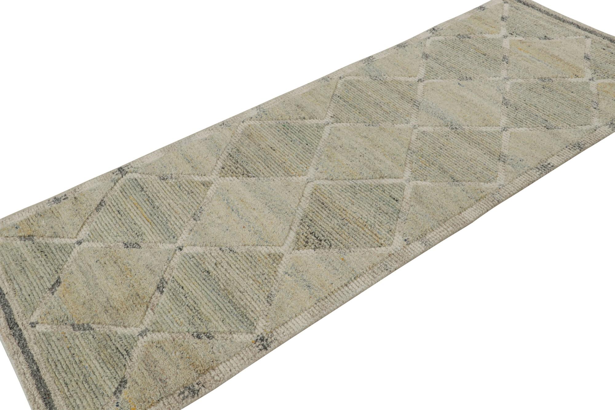 Un elegante tappeto a pelo 3x8 in stile svedese della nostra premiata collezione scandinava. Annodato a mano in lana. 

Sul design: 

Questo tappeto è caratterizzato da un movimento naturale con motivi geometrici in beige con sfumature verdi e