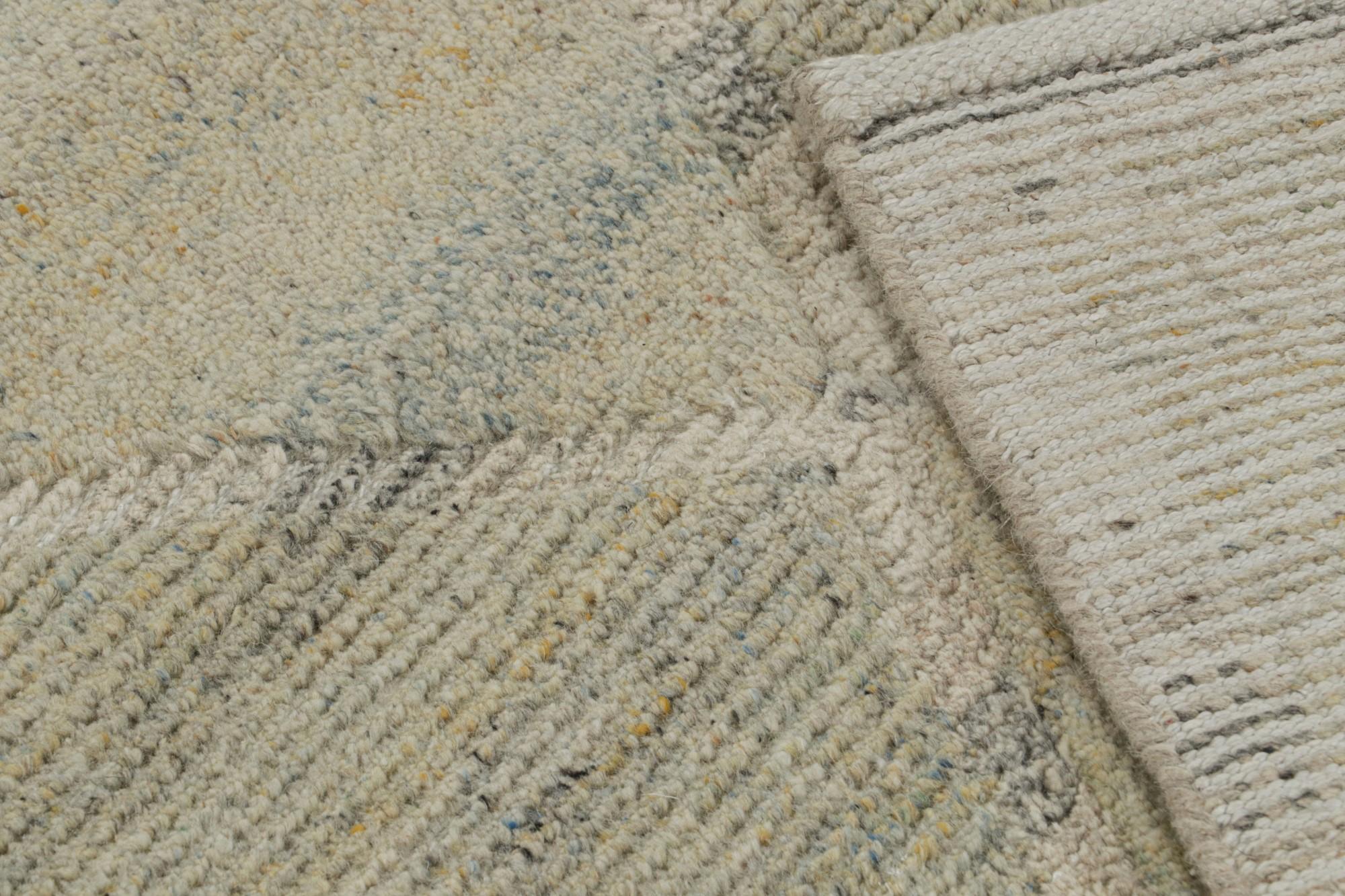 XXI secolo e contemporaneo Rug & Kilim - Tappeto scandinavo con motivi a diamante beige e verde in vendita