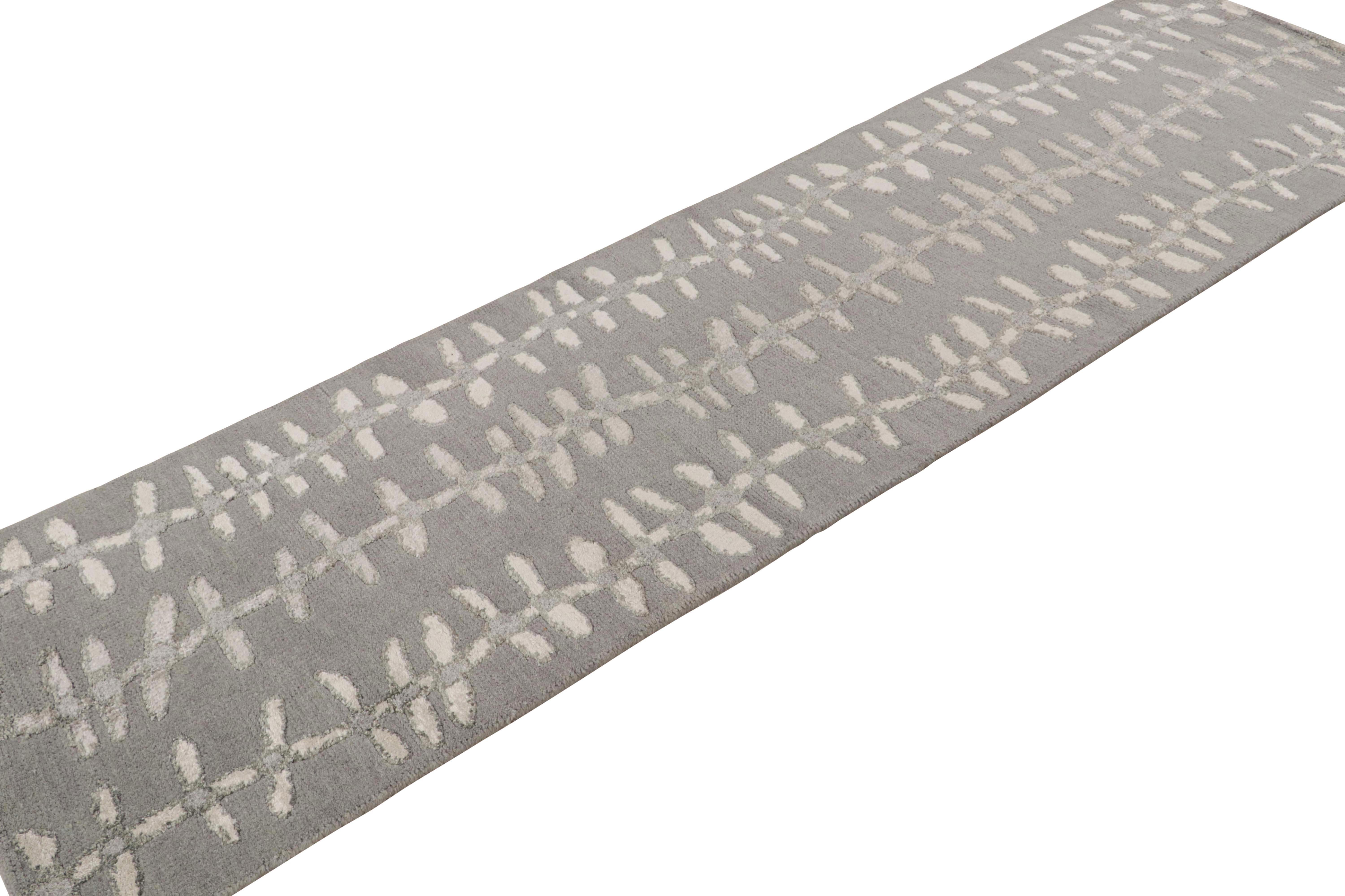 Questo runner 3×11 è un'audace novità della Scandinavian Collection di Rug & Kilim. Annodato a mano in lana e filati naturali, il suo design riflette una rivisitazione contemporanea dello stile Swedish Deco.

Sul design: 

The Connoisseur può