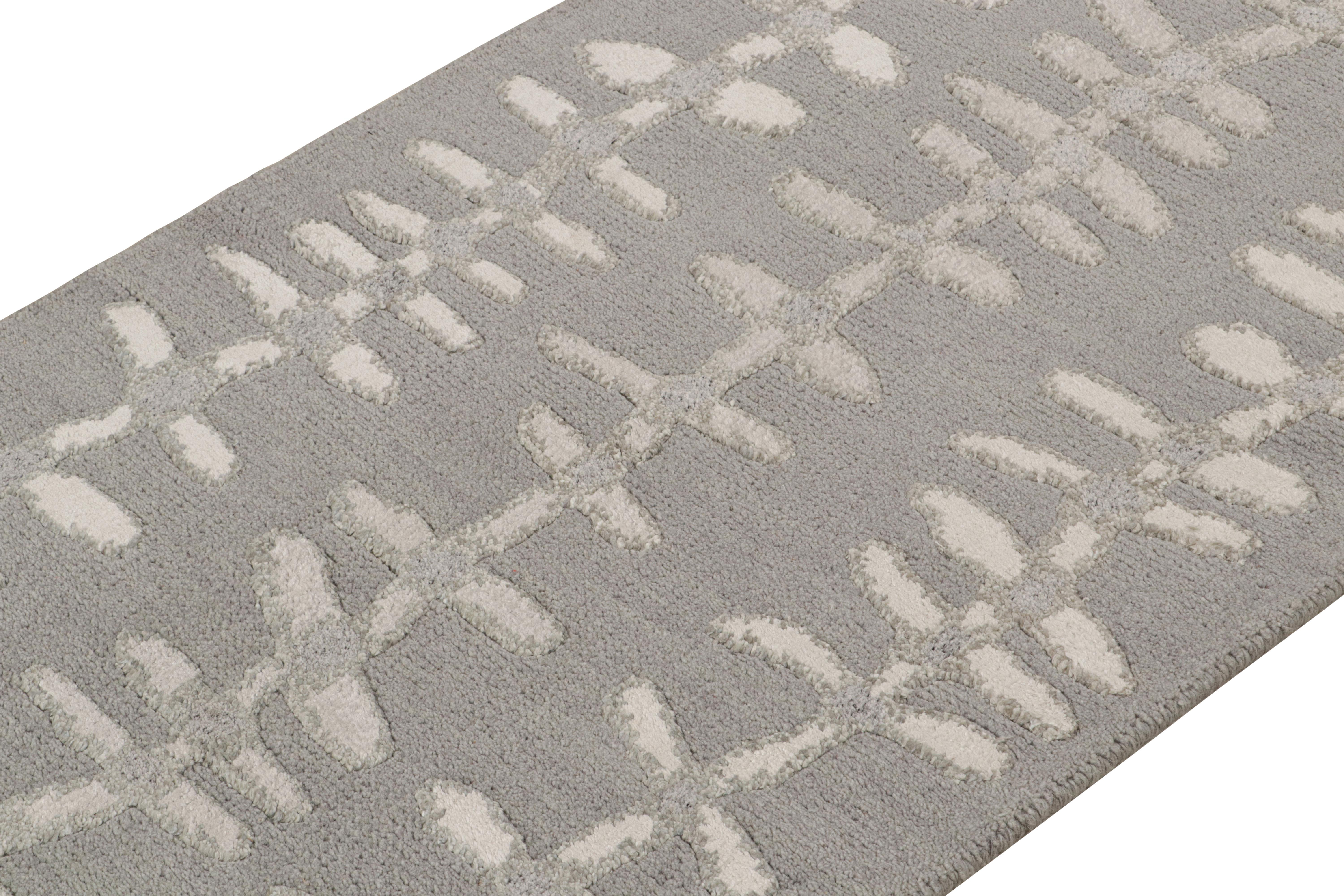 Indiano Rug & Kilim - Tappeto scandinavo con toni grigio-argento e motivi floreali in vendita