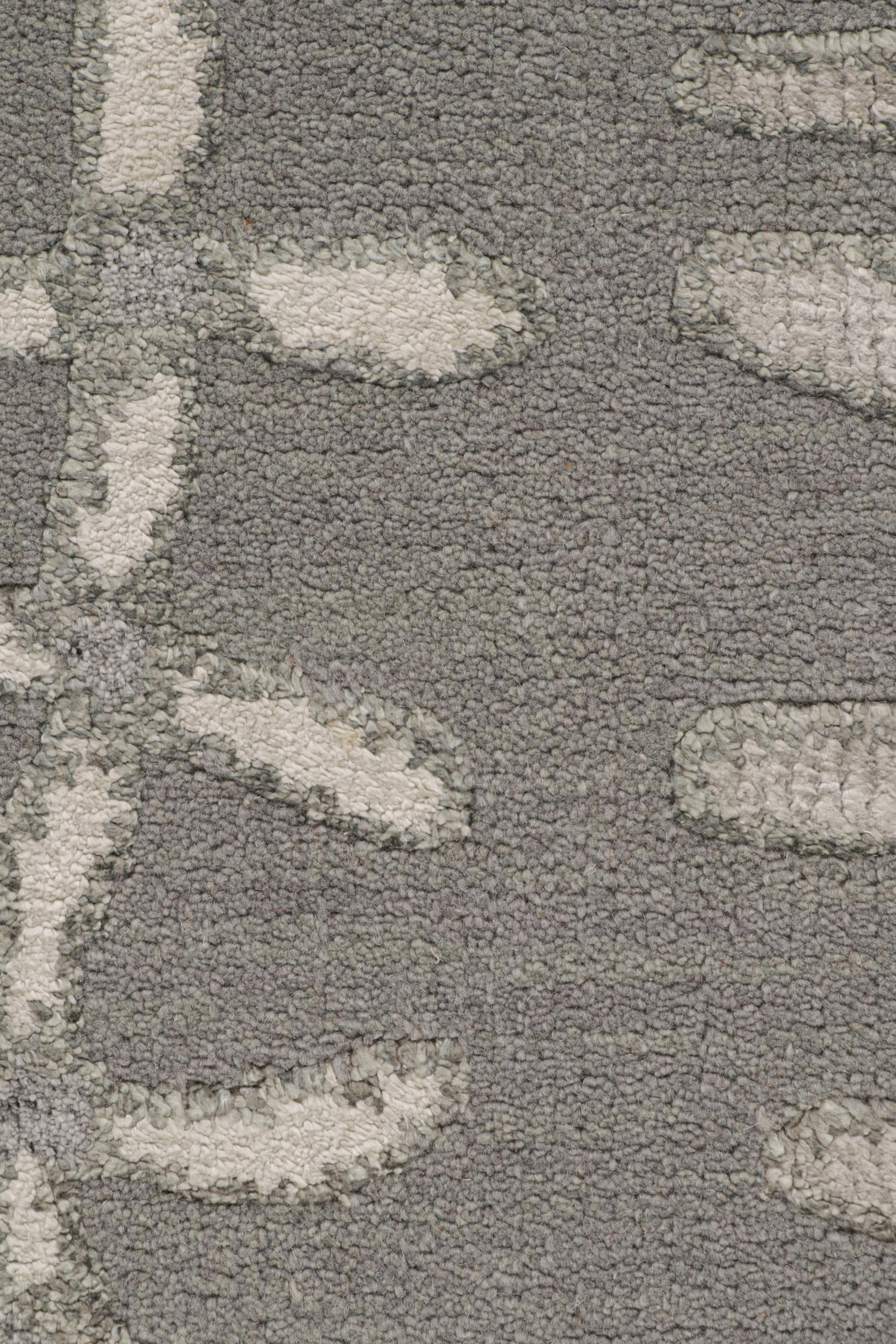 Rug & Kilim’s Scandinavian Runner Rug in Silver-Gray Tones with Floral Patterns  In New Condition For Sale In Long Island City, NY