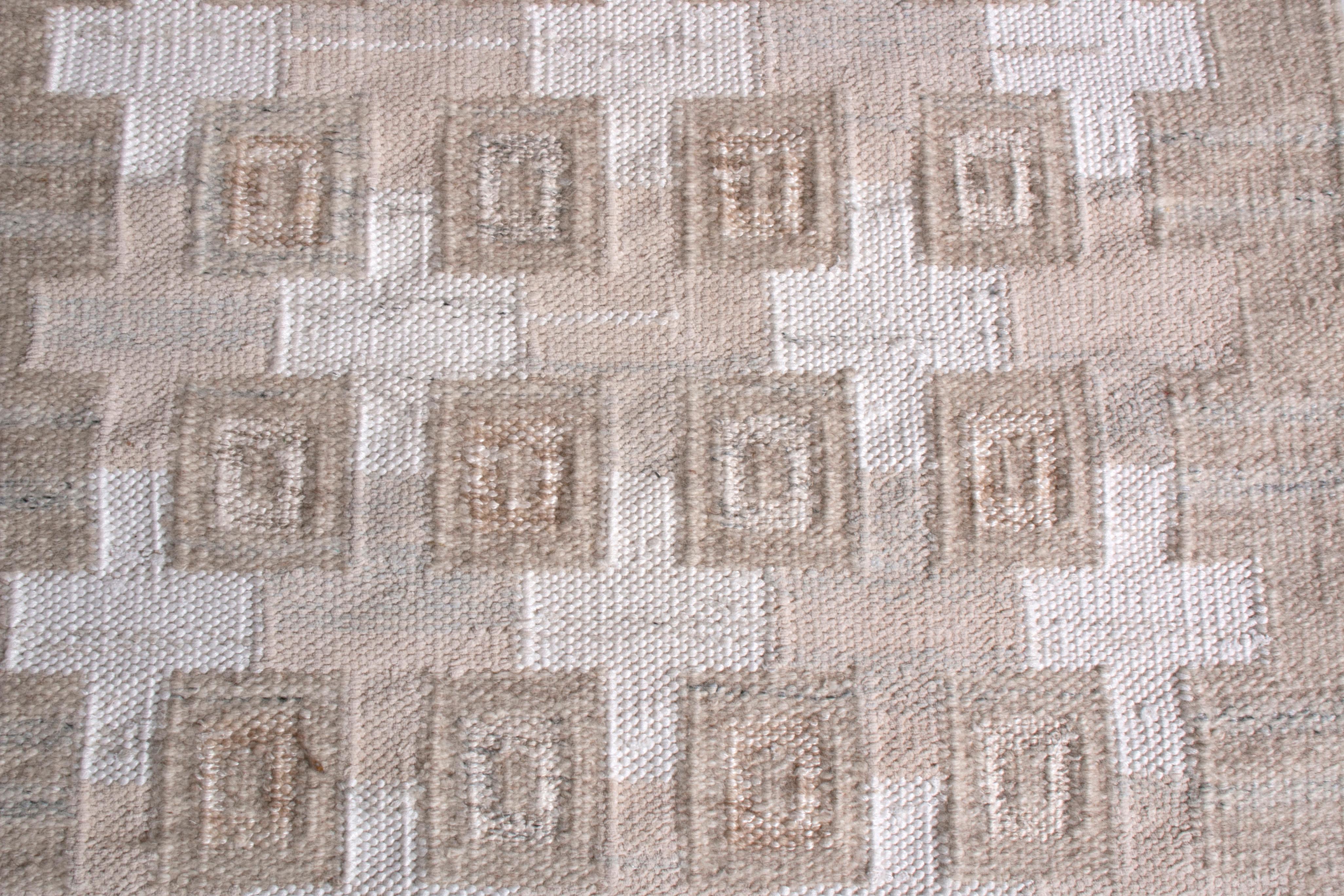 Indien Tapis et motifs géométriques personnalisés beige et blanc de style scandinave de Kilim en vente