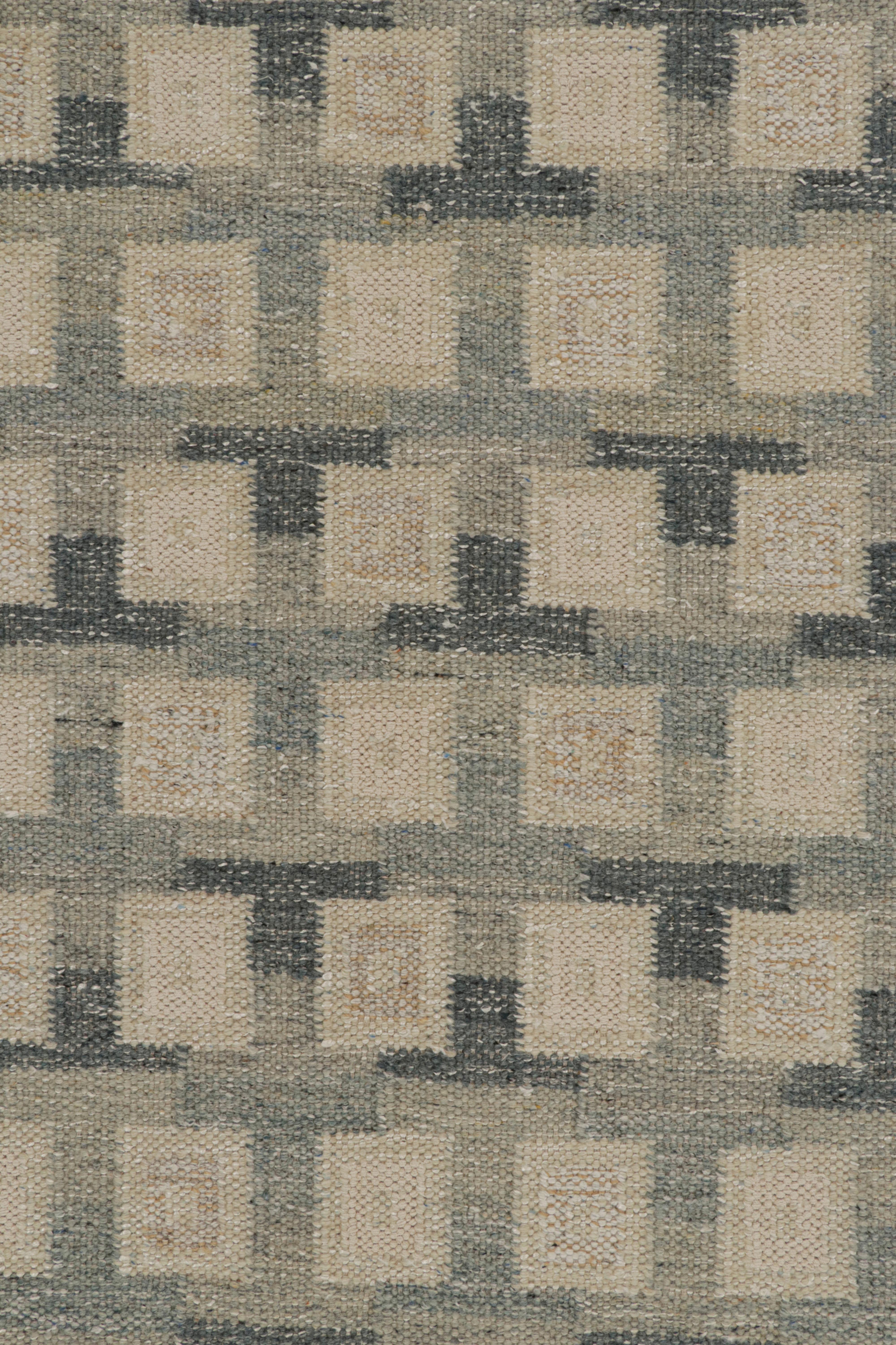 Rug & Kilim’s Scandinavian Style Custom Kilim in Beige & Gray Geometric Pattern In New Condition For Sale In Long Island City, NY
