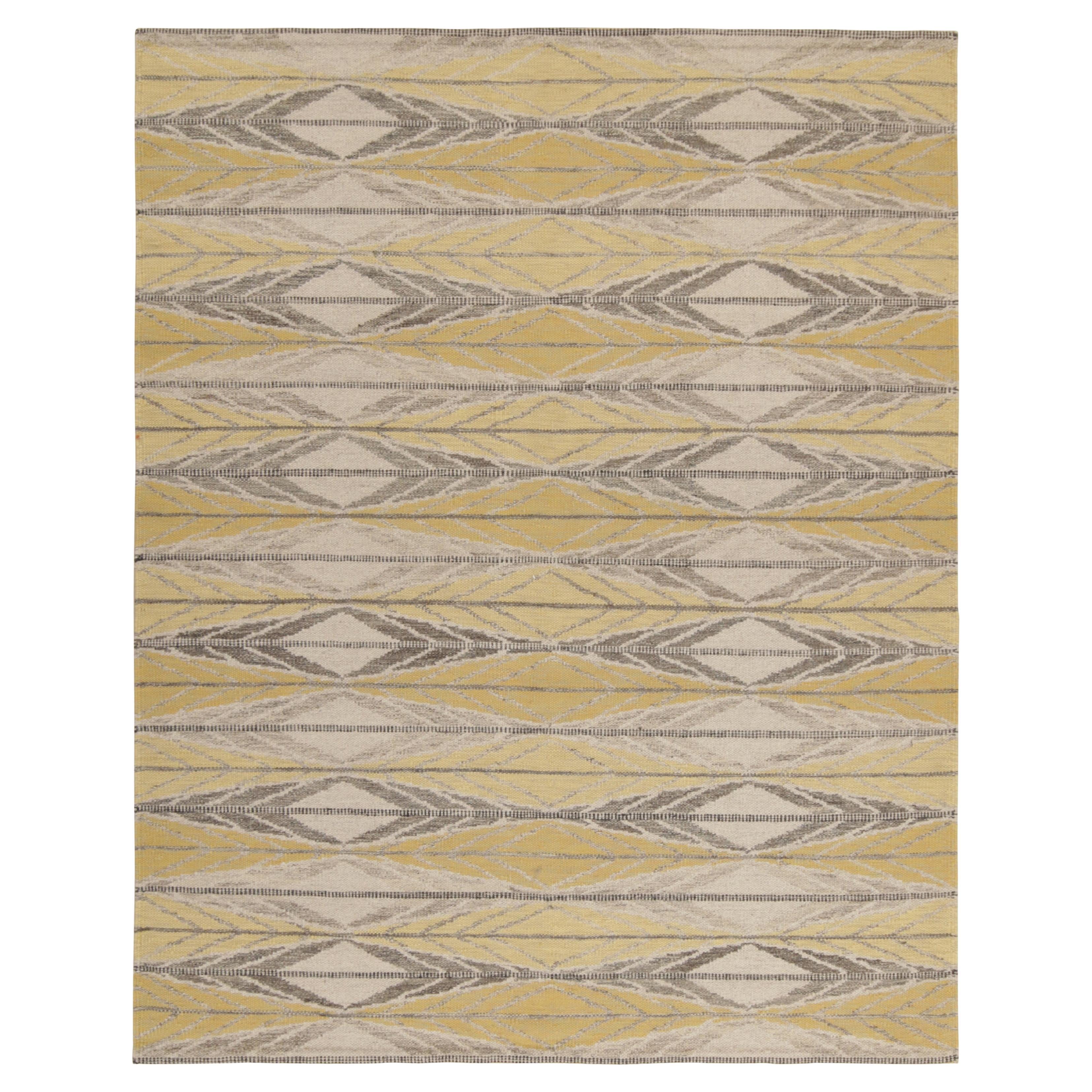 Rug and Kilim’s Scandinavian Style Kilim in Gray with Gold Geometric