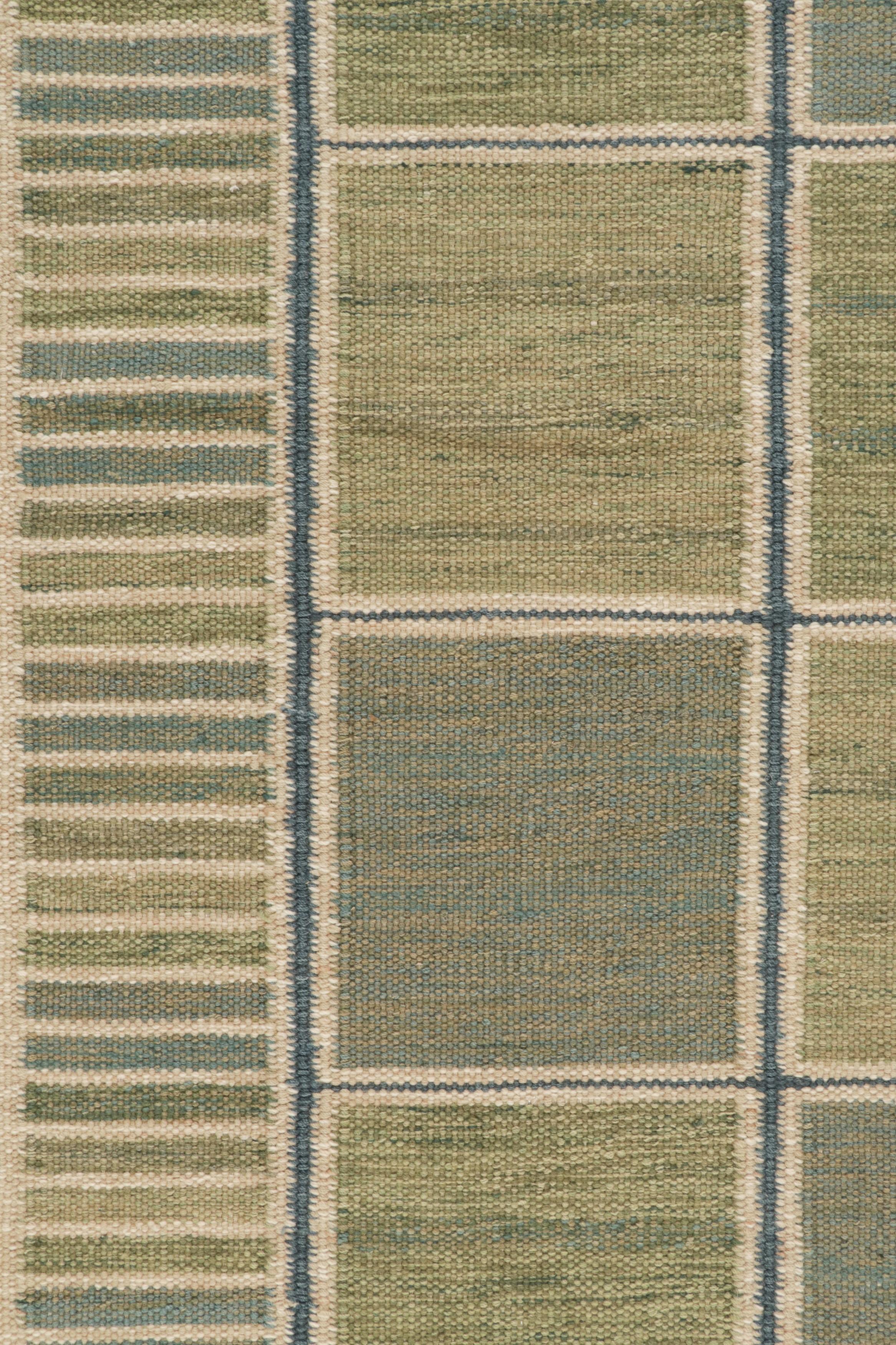 Rug & Kilim's Scandinavian Style Custom Kilim in Grün und Blau Geometrisch gemustert (Skandinavische Moderne) im Angebot