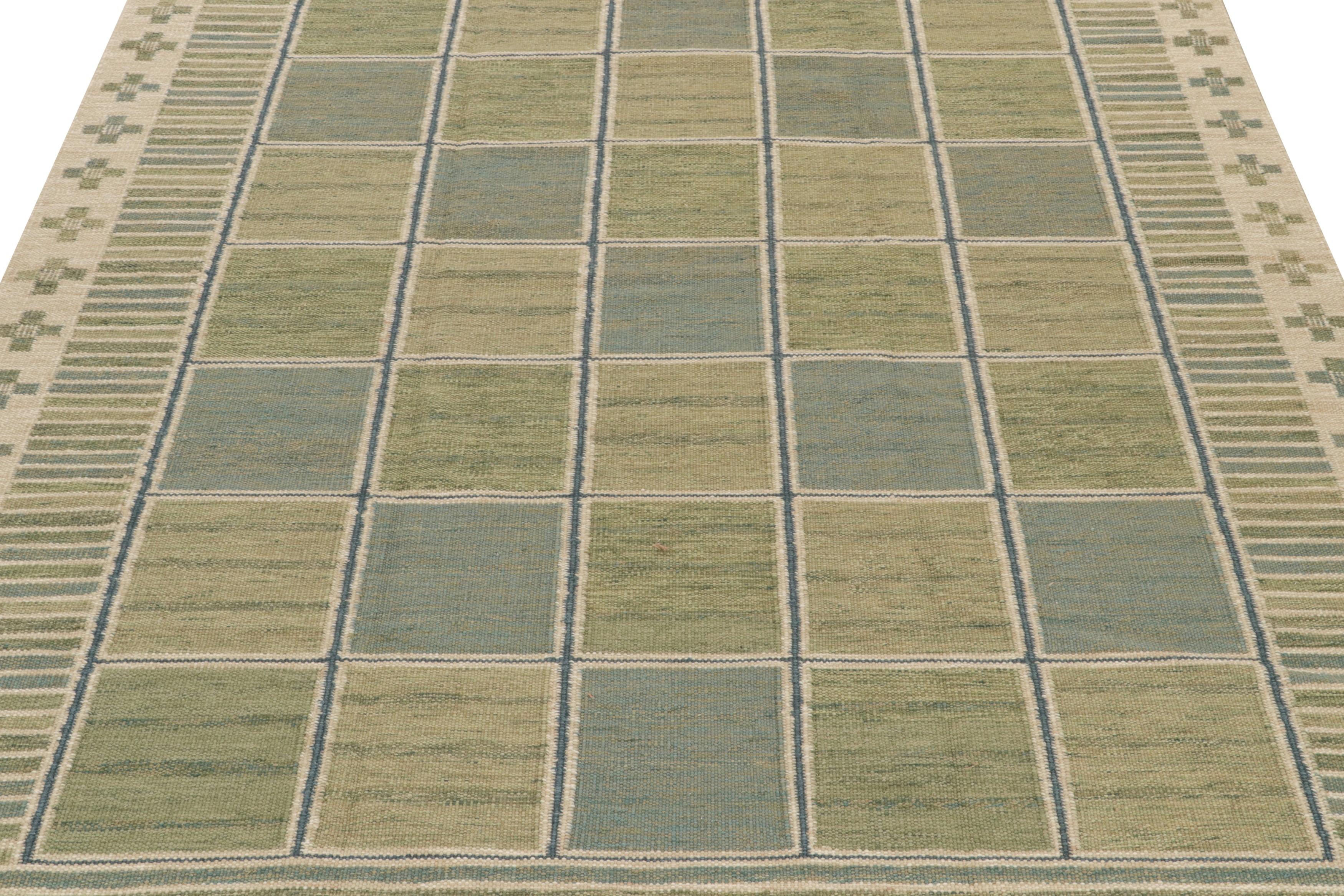 Rug & Kilim's Scandinavian Style Custom Kilim in Grün und Blau Geometrisch gemustert (Handgeknüpft) im Angebot