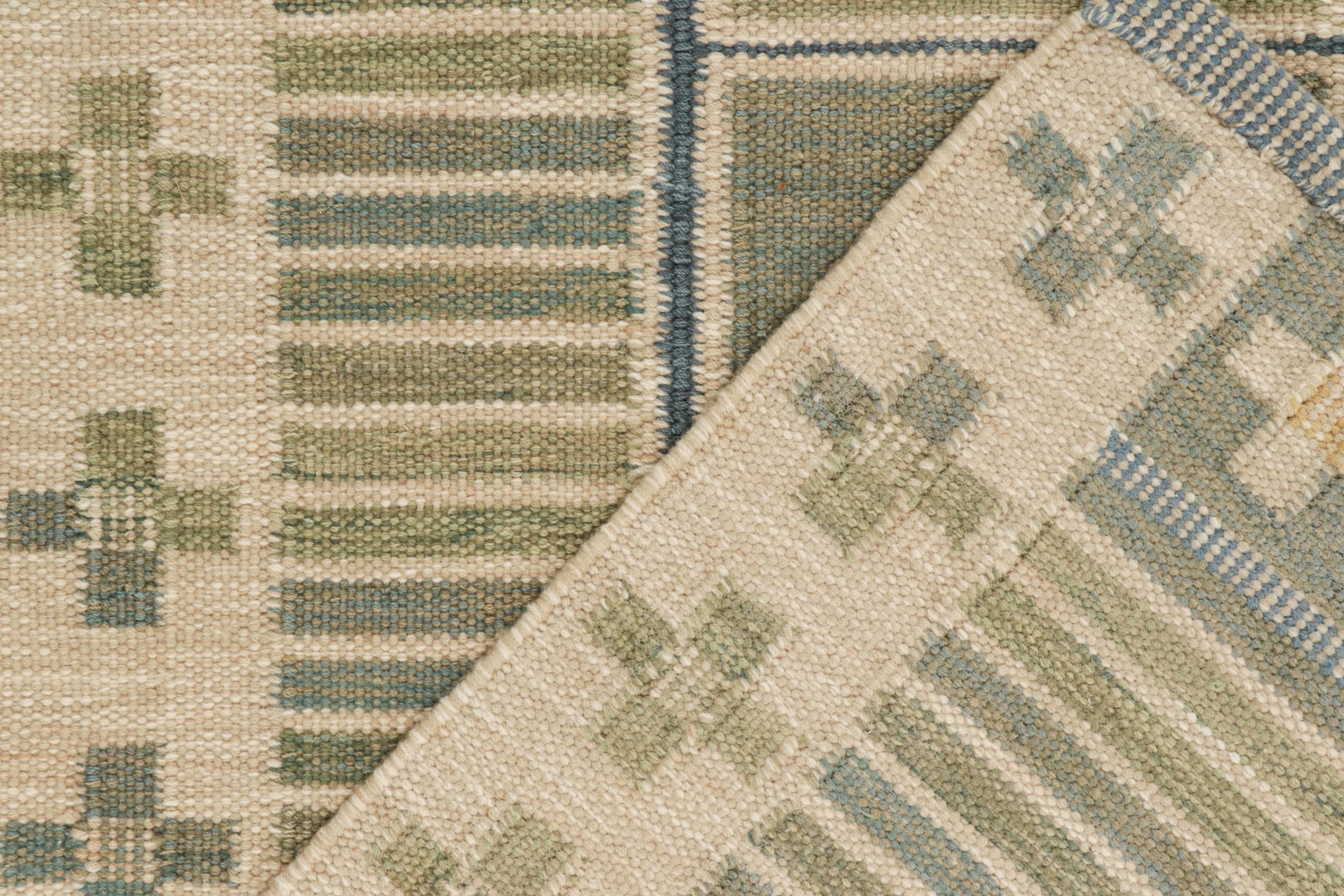 Rug & Kilim's Scandinavian Style Custom Kilim in Grün und Blau Geometrisch gemustert (21. Jahrhundert und zeitgenössisch) im Angebot