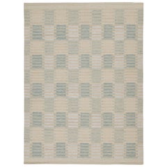 Rug & Kilim's Scandinavian Style Custom Kilim rug in Blue & Beige Patterns (tapis Kilim personnalisé de style scandinave aux motifs bleu et beige)