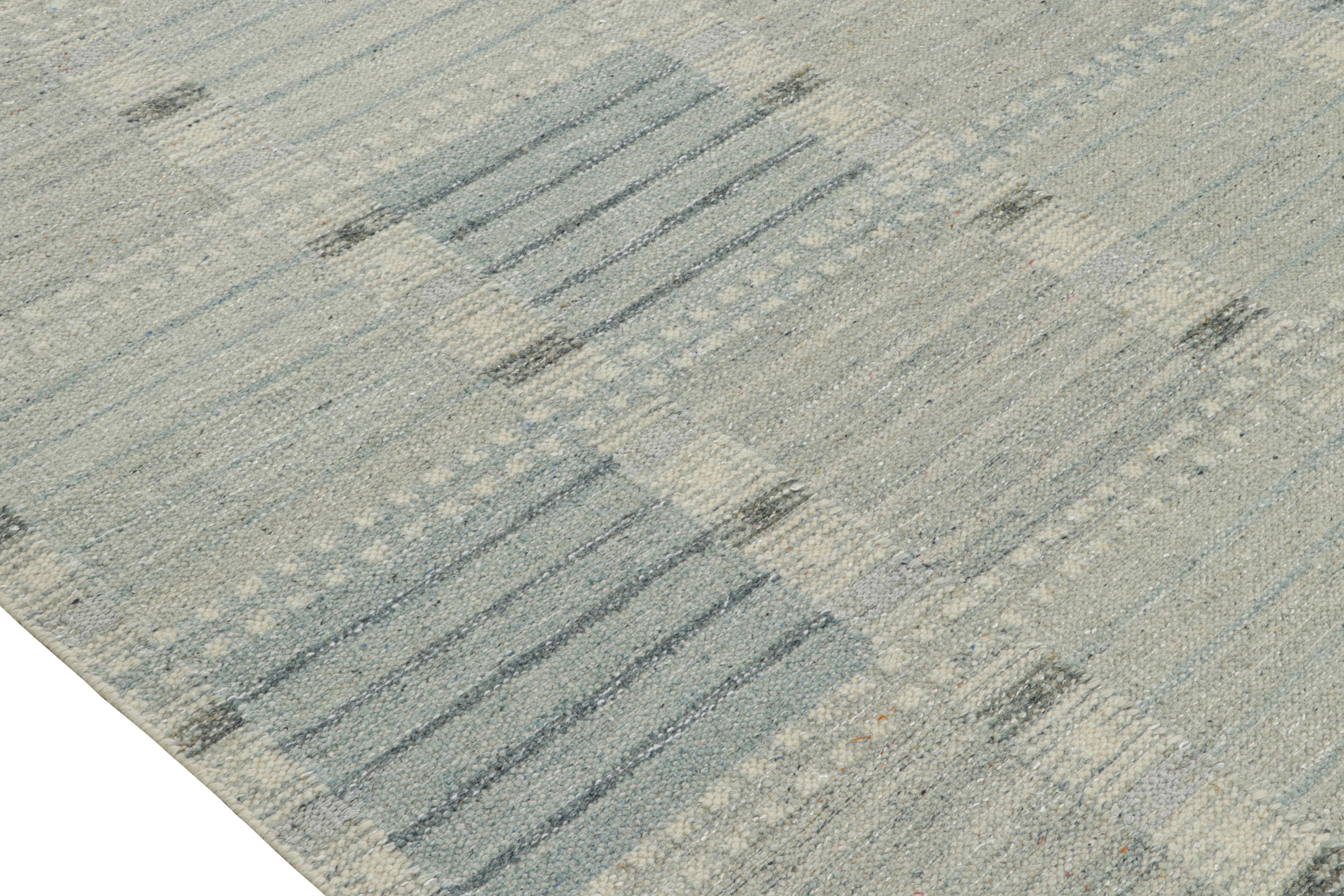 Tissé à la main Rug & Kilim's Scandinavian Style Custom Kilim Rug with Geometric Patterns (tapis Kilim personnalisé de style scandinave avec des motifs géométriques) en vente