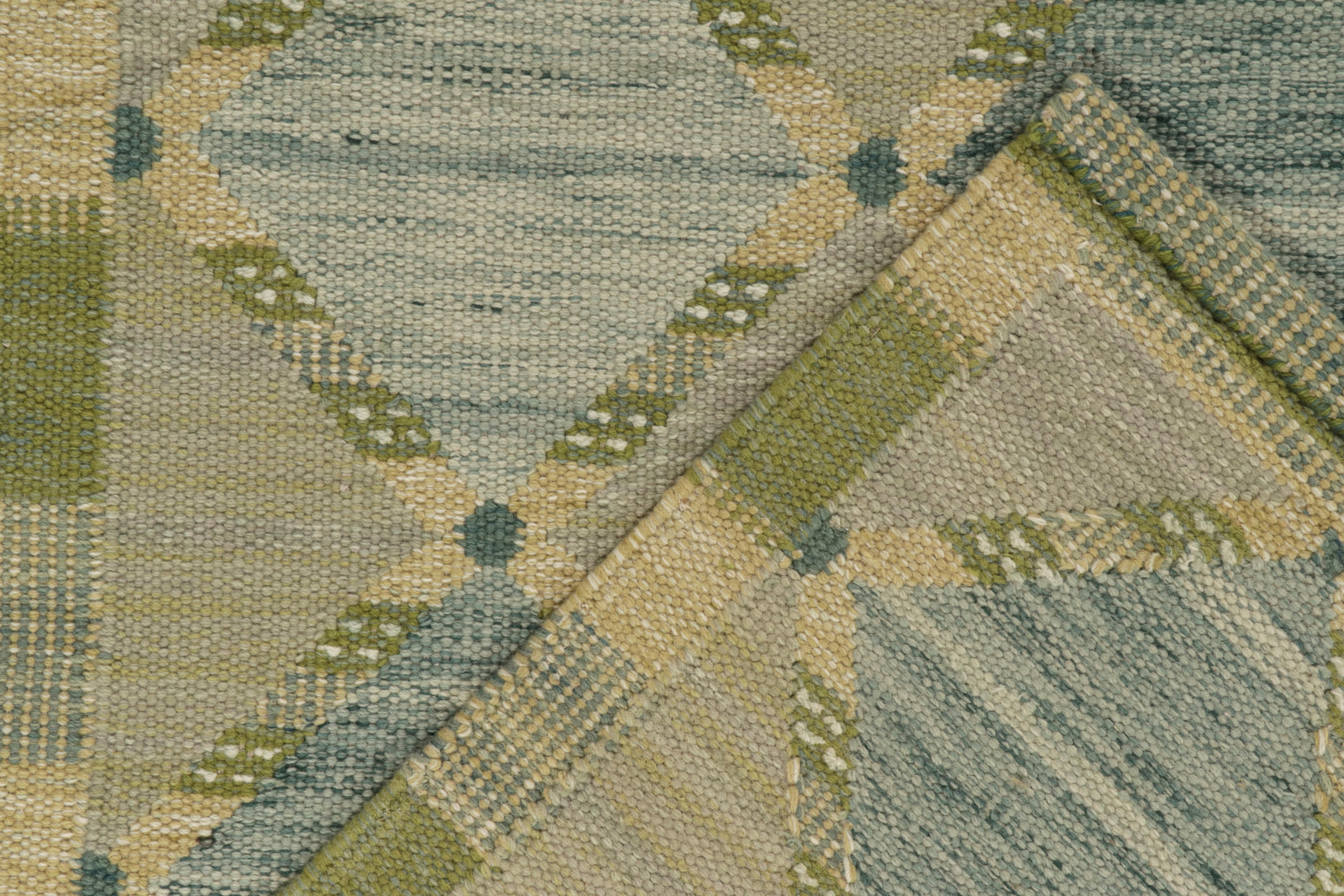 Maßgefertigte Kelim-Teppiche von Teppich & Kilim im skandinavischen Stil mit blauen, grünen Spaliern (21. Jahrhundert und zeitgenössisch) im Angebot