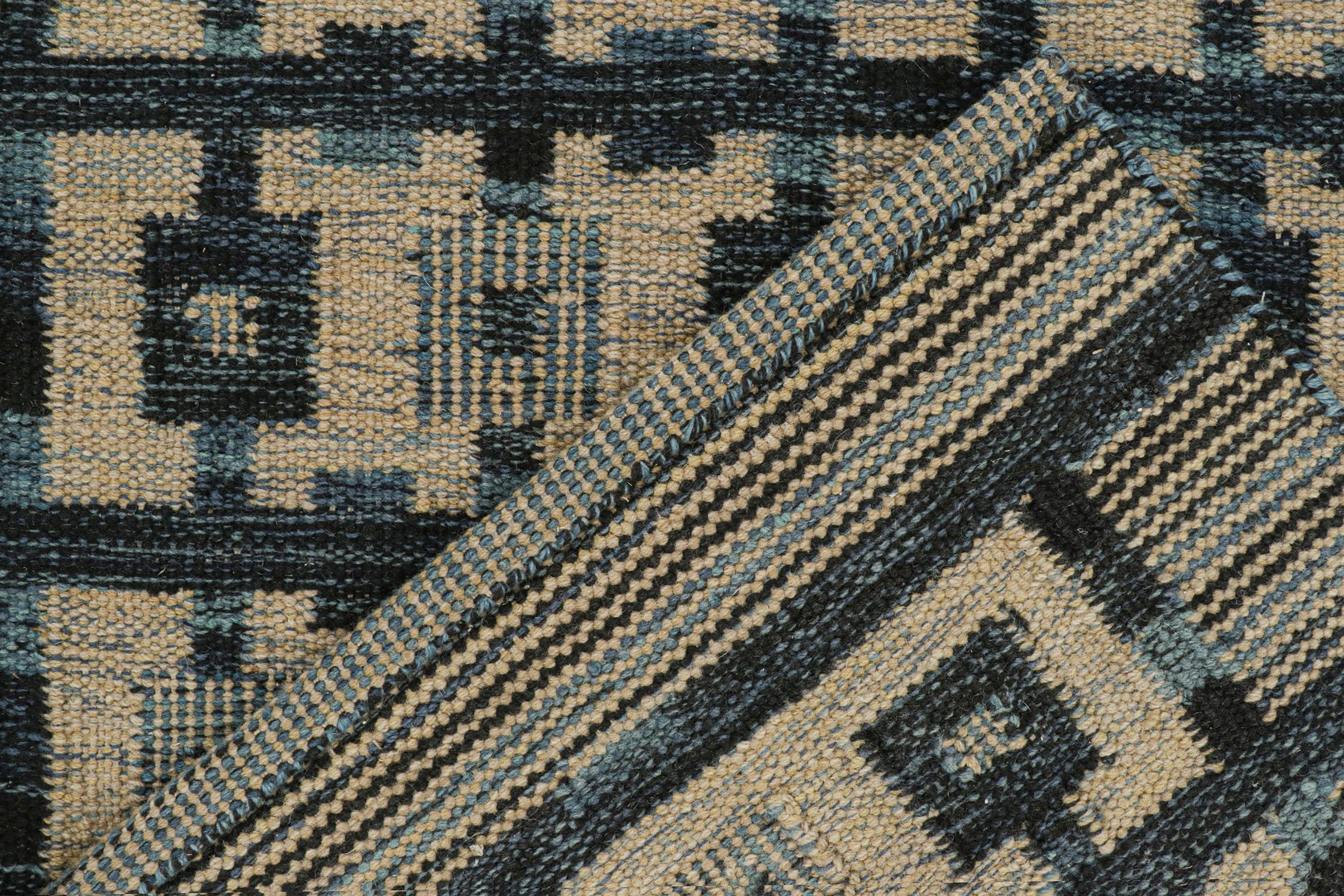 Maßgefertigter Kilim im skandinavischen Stil mit geometrischem Muster von Rug & Kilim (21. Jahrhundert und zeitgenössisch) im Angebot