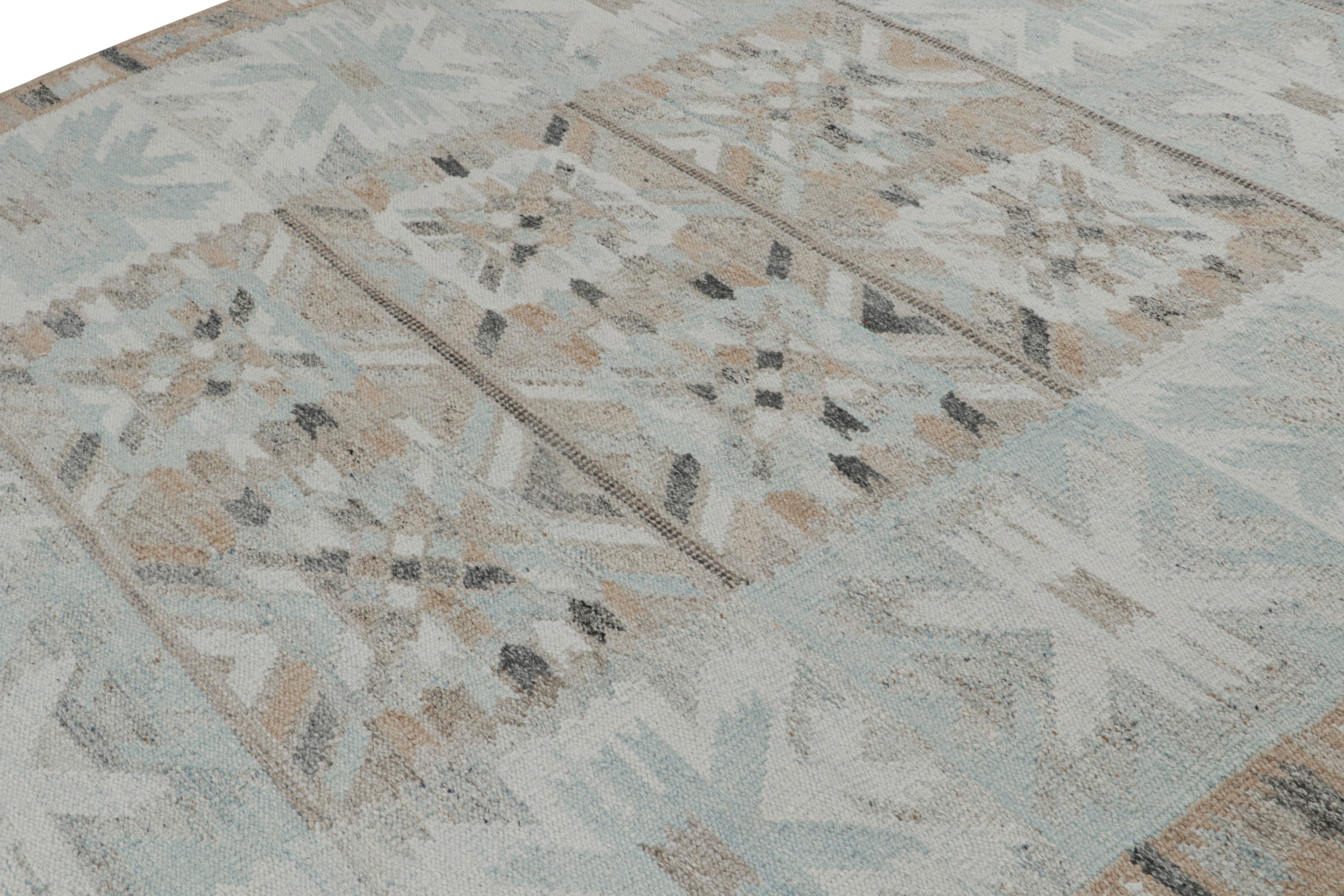 Tissé à la main Tapis d'extérieur personnalisé de style scandinave à motif géométrique bleu de Rug & Kilim en vente