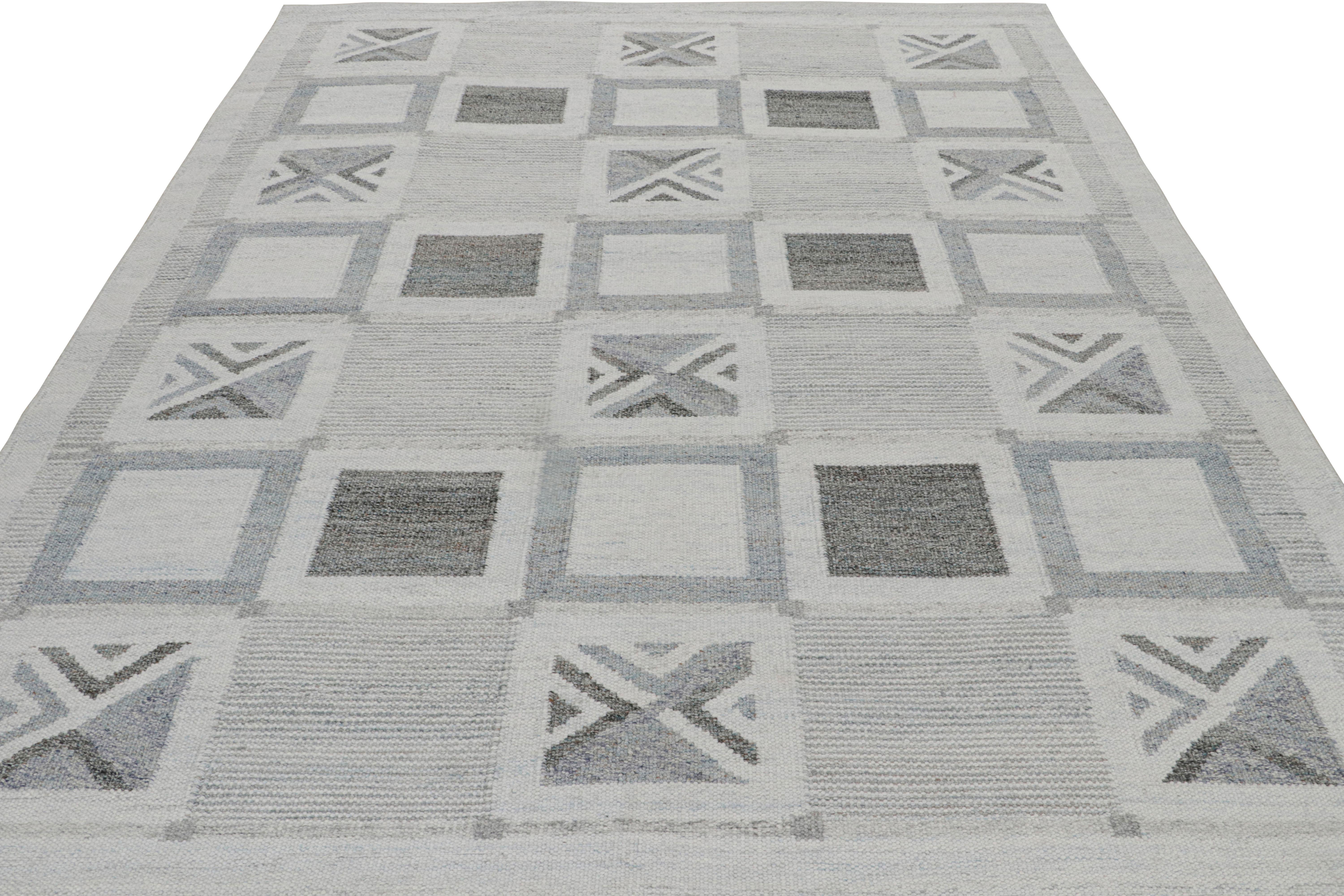 Scandinavo moderno Tappeto da esterno personalizzato in stile scandinavo con motivi geometrici grigi di Rug & Kilim in vendita