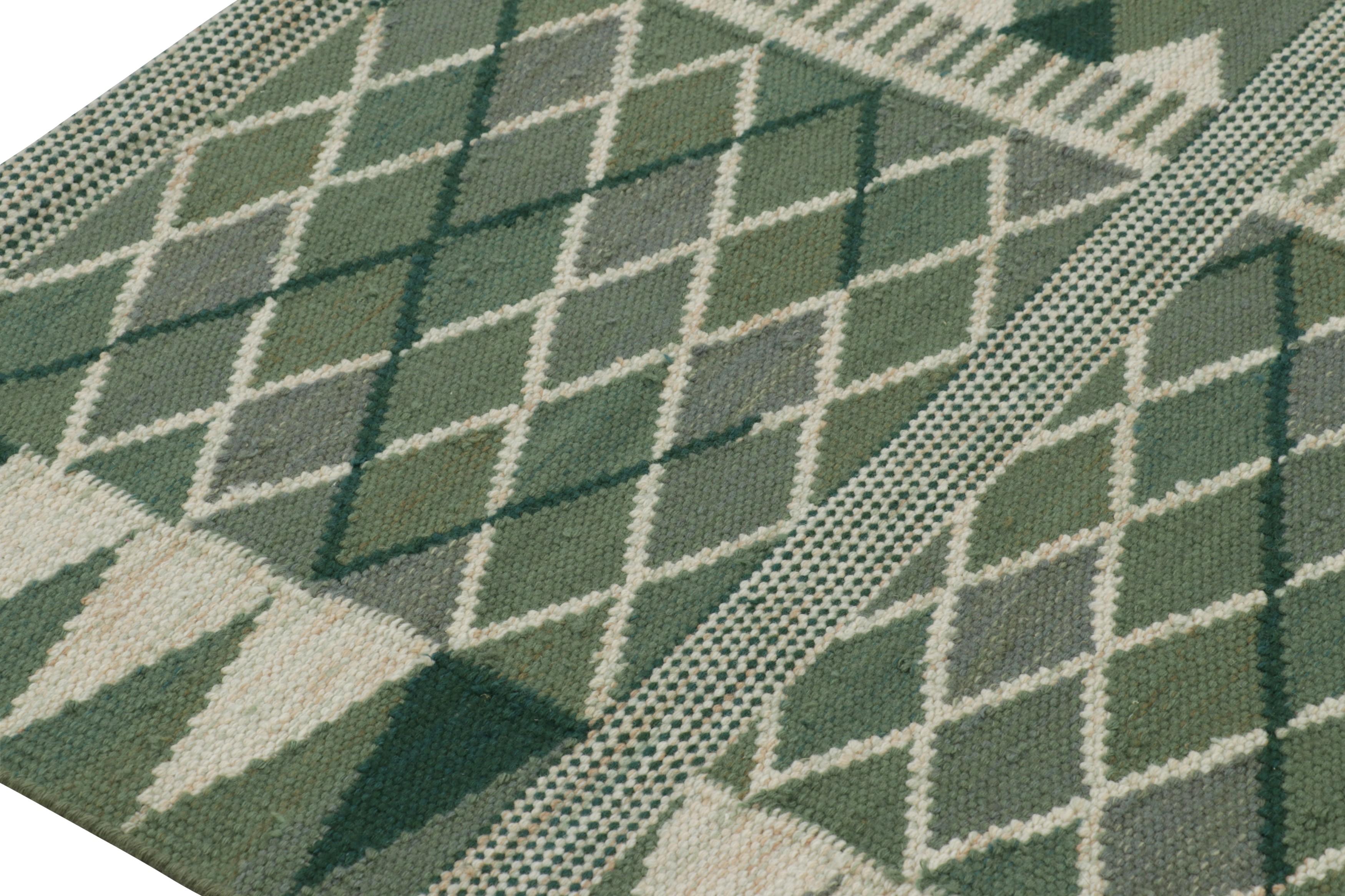 Scandinave moderne Rug & Kilim's Scandinavian Style Custom Rug Design, Green with Geometric Pattern (tapis de style scandinave sur mesure, vert avec motif géométrique) en vente