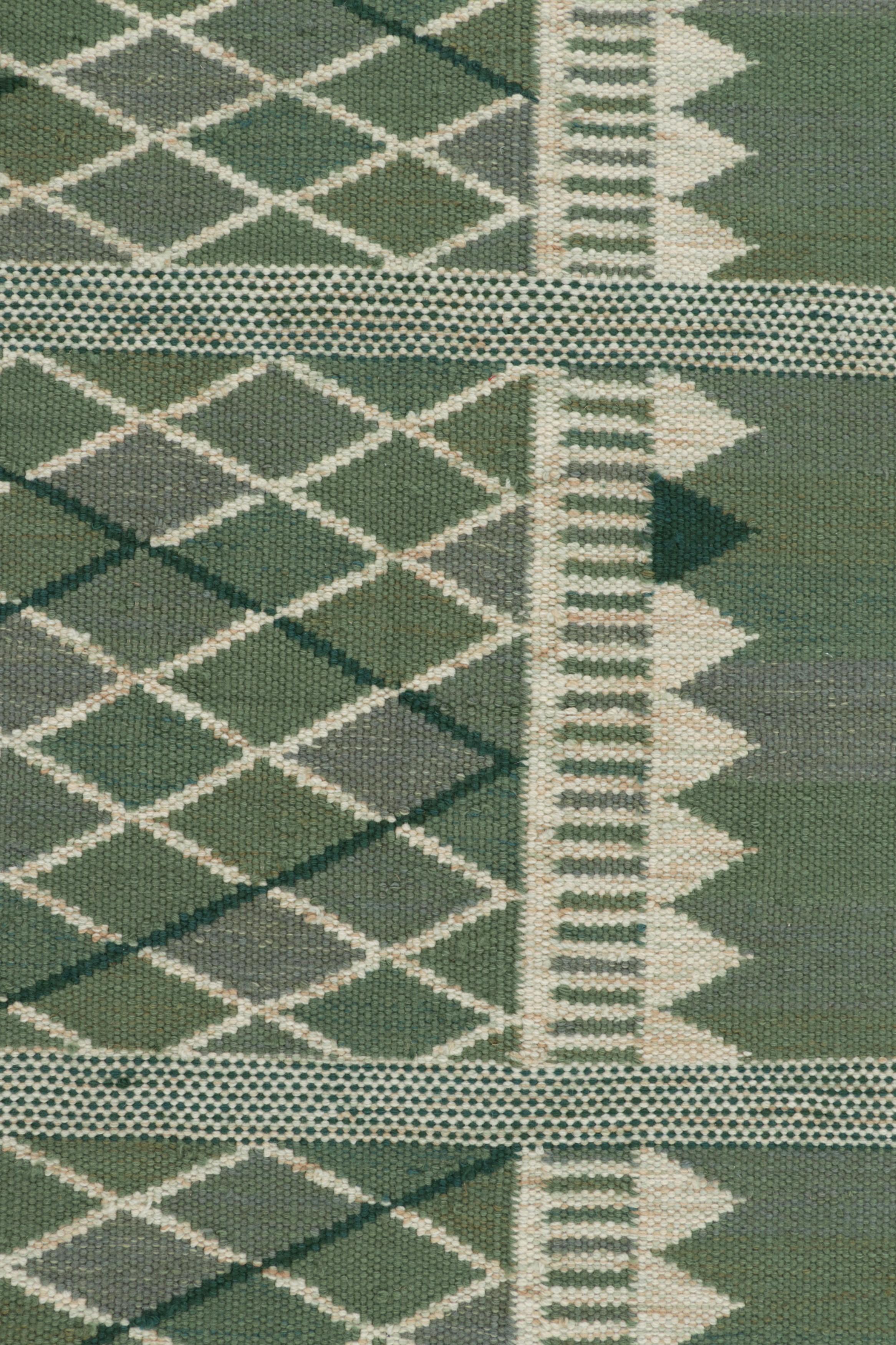 Rug & Kilim's Scandinavian Style Custom Rug Design, Green with Geometric Pattern (tapis de style scandinave sur mesure, vert avec motif géométrique) Neuf - En vente à Long Island City, NY