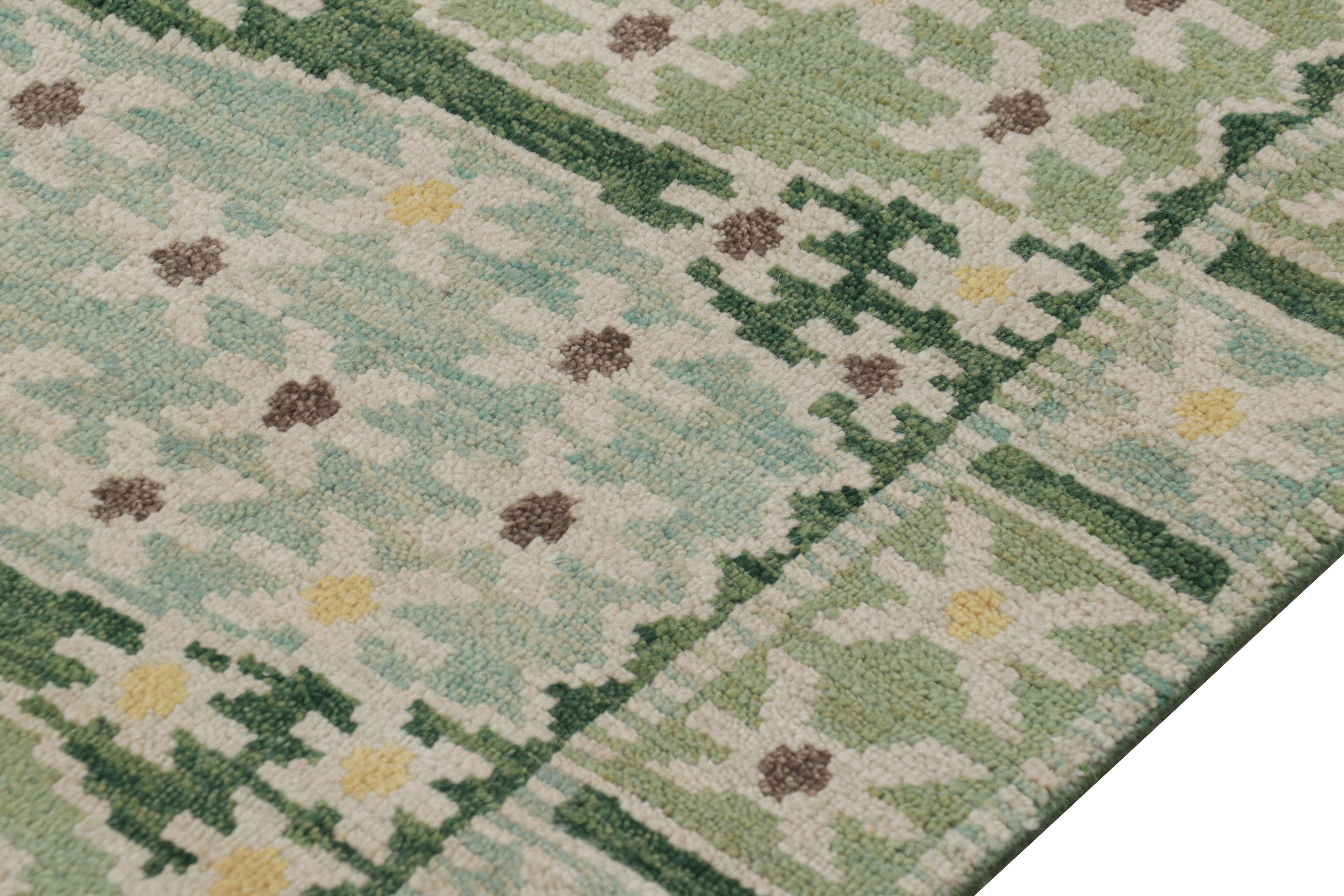 Moderno Rug & Kilim: Tappeto personalizzato in stile scandinavo in verde con medaglioni in vendita