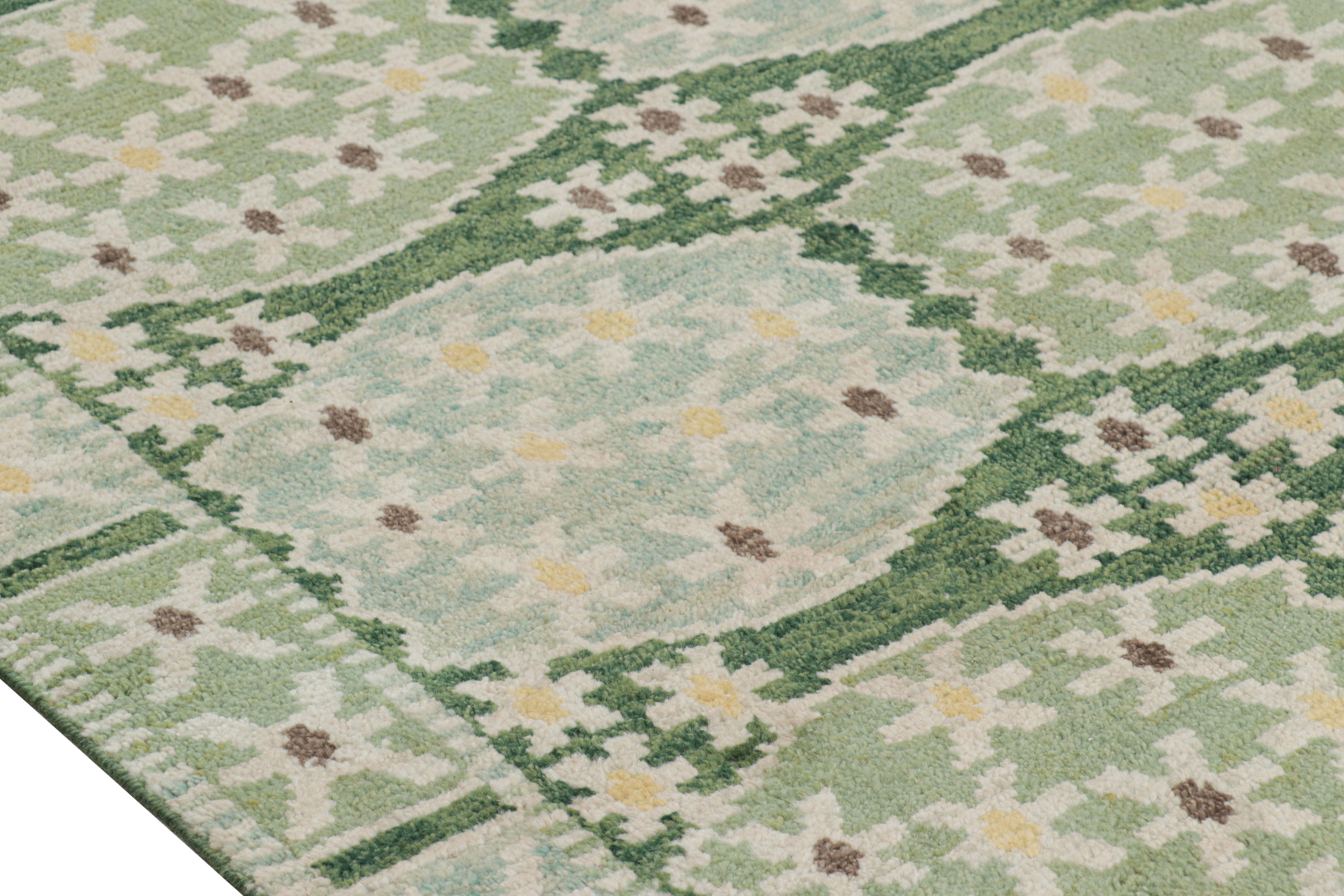 Moderno Rug & Kilim: Tappeto personalizzato in stile scandinavo in verde con medaglioni in vendita