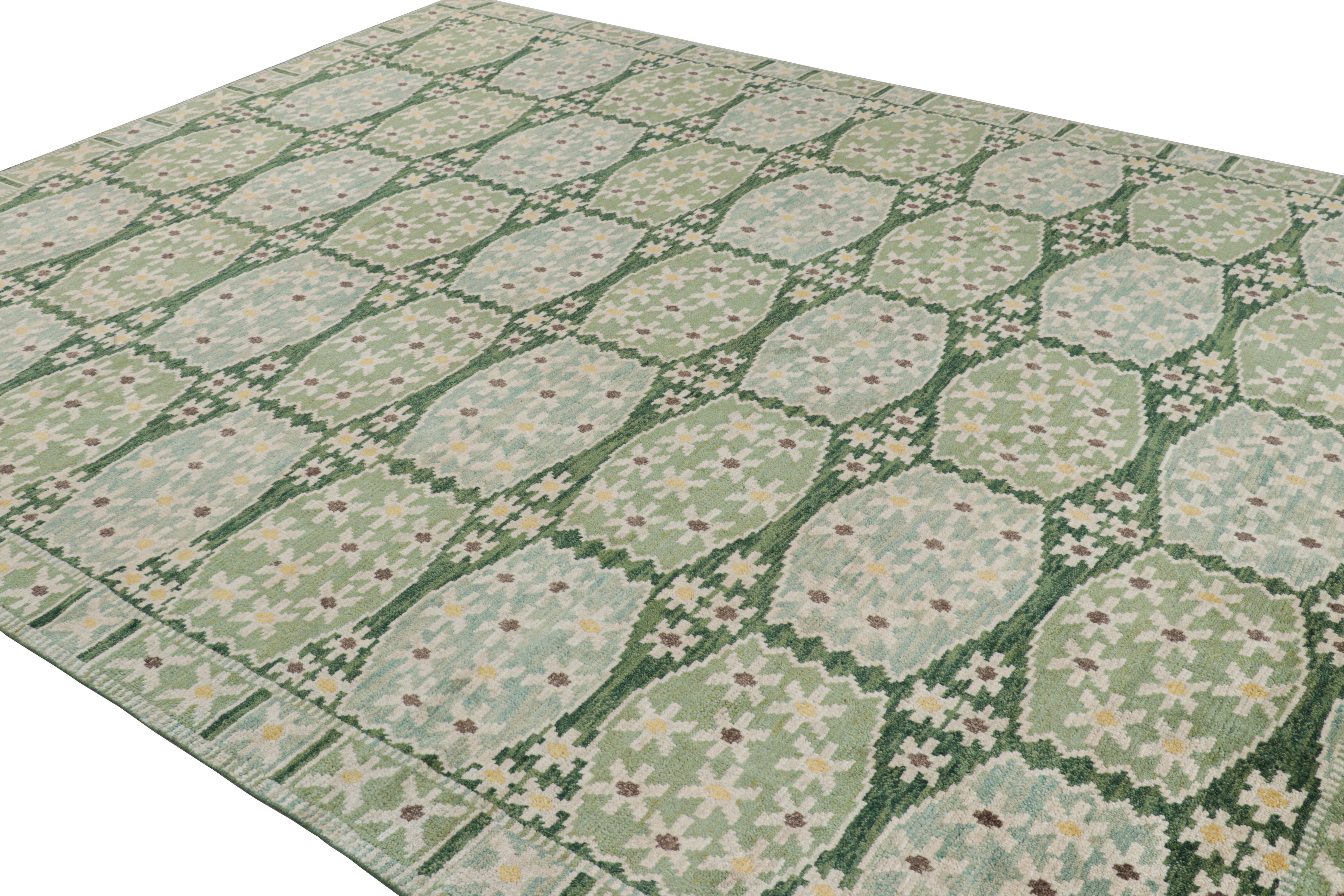 Annodato a mano Rug & Kilim: Tappeto personalizzato in stile scandinavo in verde con medaglioni in vendita