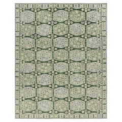 Rug & Kilim's Scandinavian Style Custom Rug Design in Green with Medallions (tapis sur mesure de style scandinave en vert avec des médaillons)
