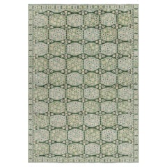 Rug & Kilim's skandinavisches Teppichdesign in Grün mit Medaillons