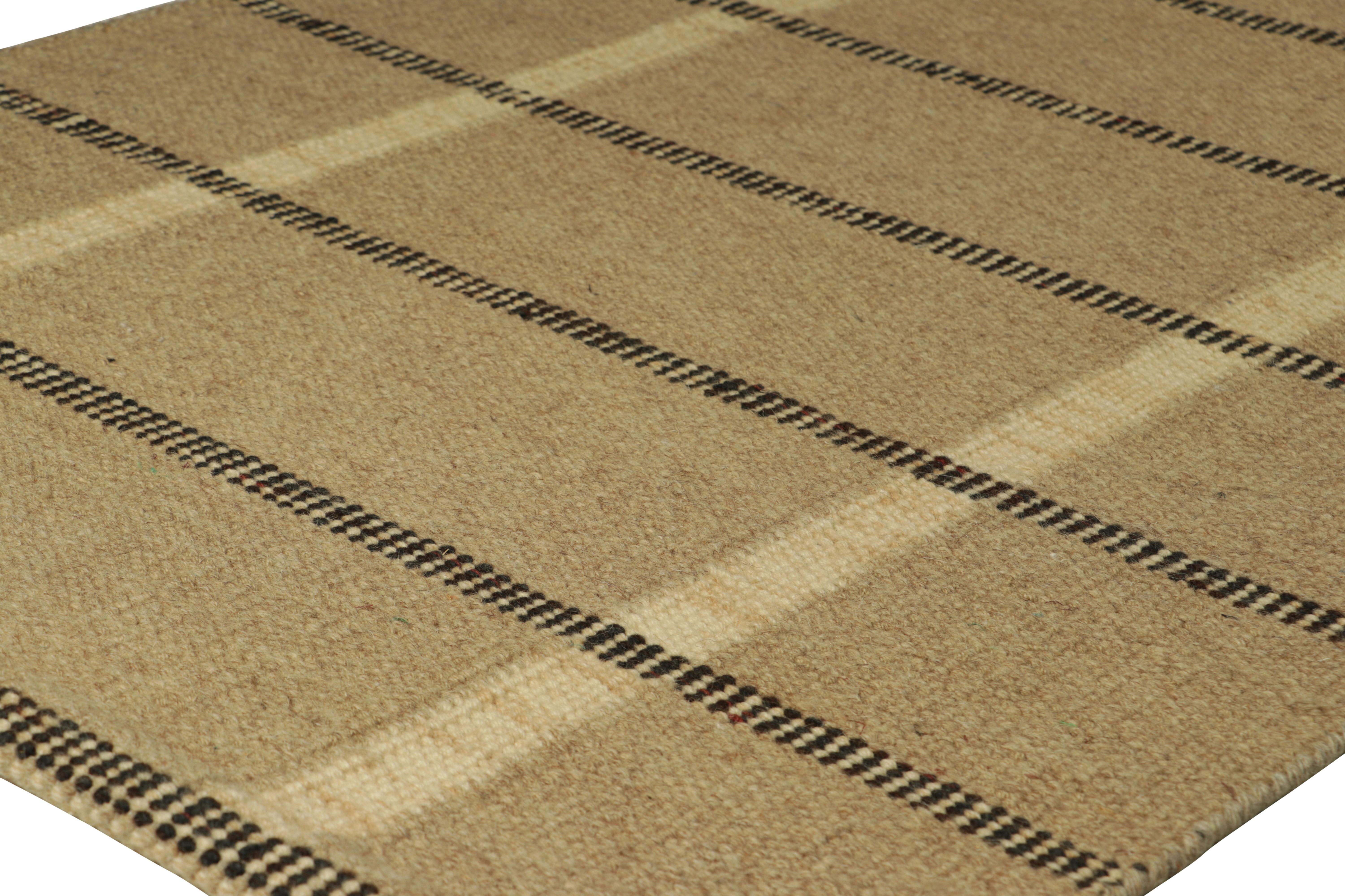 Moderne Rug & Kilim's Scandinavian Style Custom Rug in Beige-Brown, with Stripes (tapis sur mesure de style scandinave en beige et brun, avec des rayures) en vente