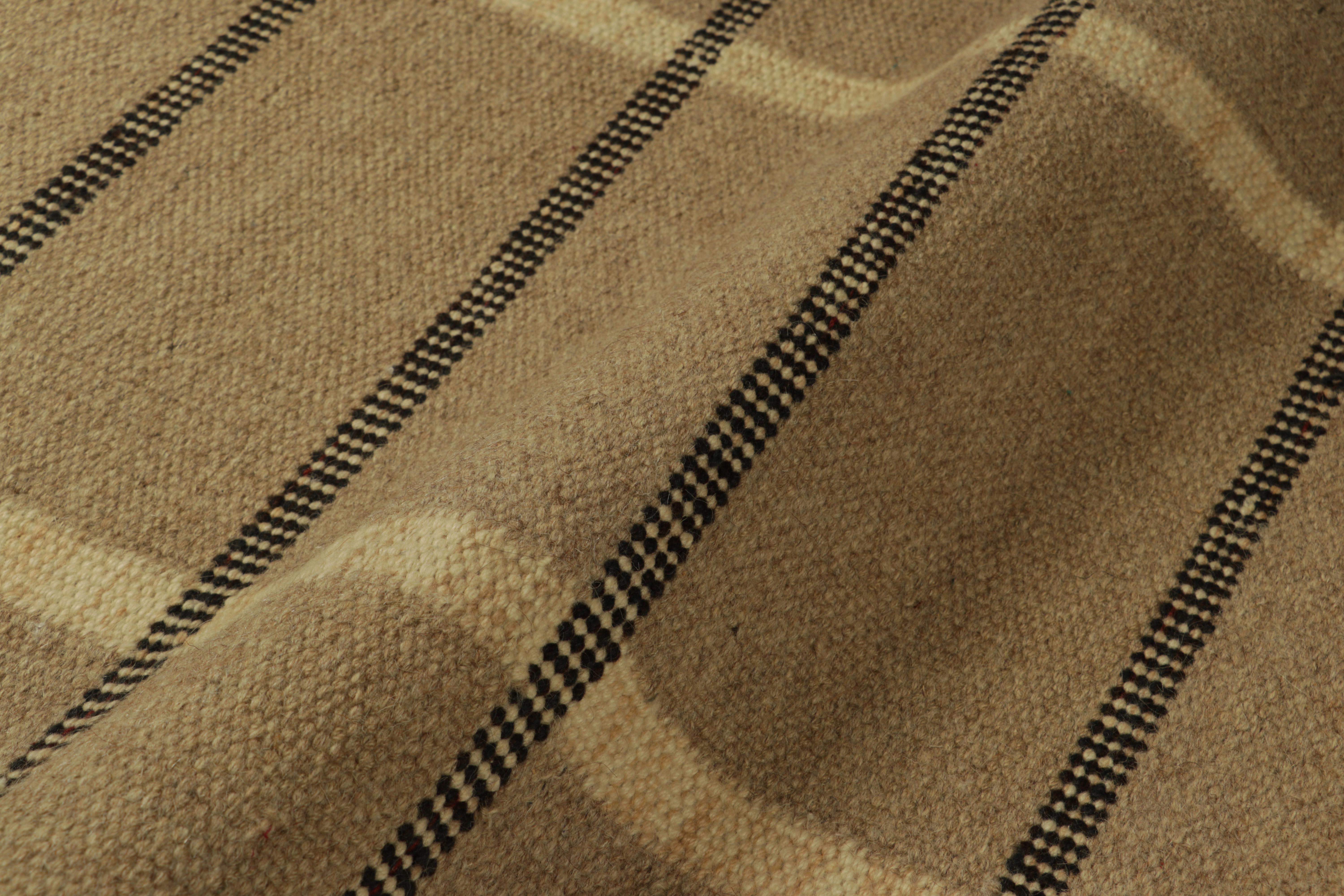 XXIe siècle et contemporain Rug & Kilim's Scandinavian Style Custom Rug in Beige-Brown, with Stripes (tapis sur mesure de style scandinave en beige et brun, avec des rayures) en vente