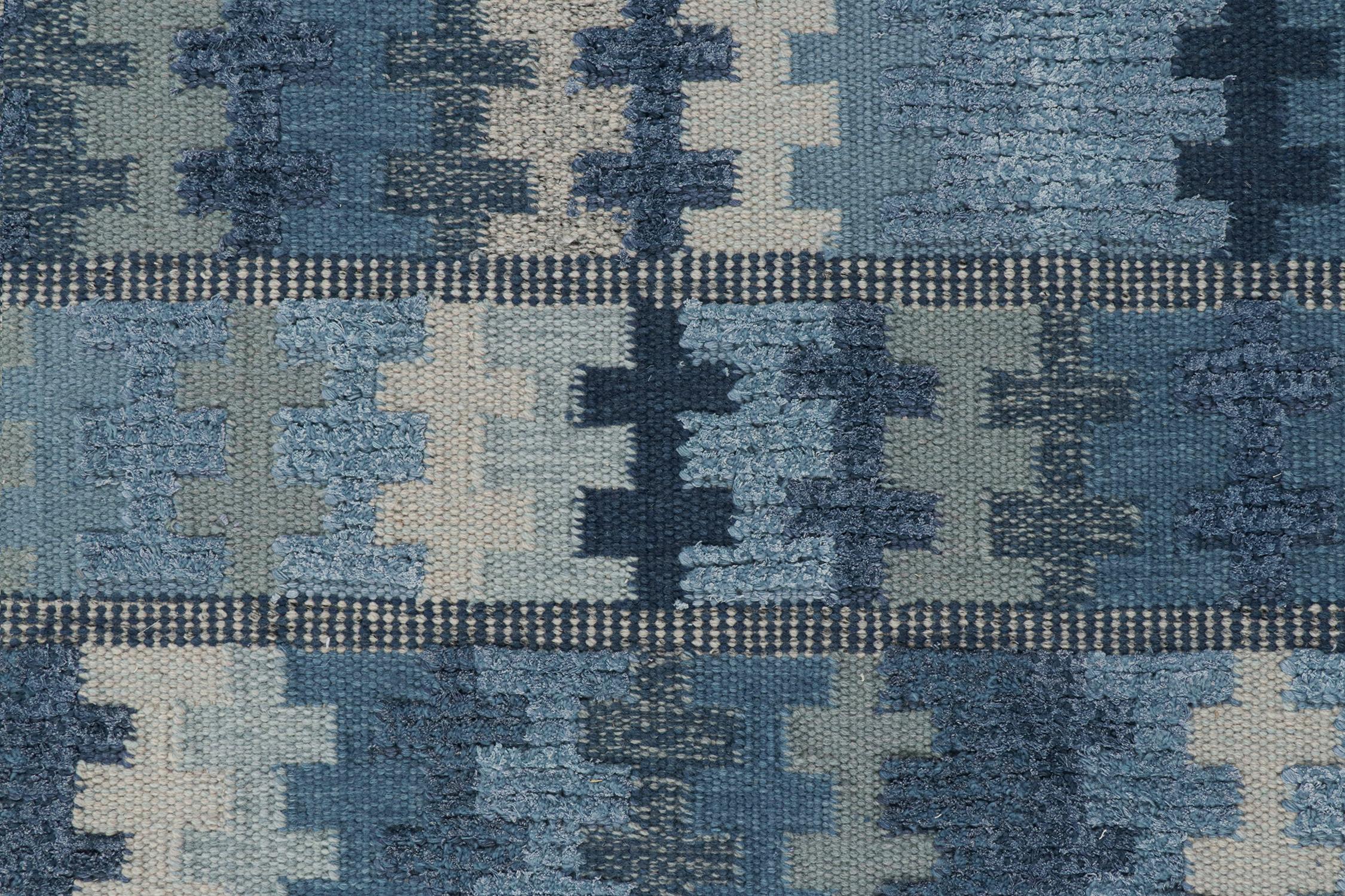 Tappeto personalizzato in stile scandinavo Rug & Kilim con motivo geometrico blu e argento In condizioni Nuovo in vendita a Long Island City, NY