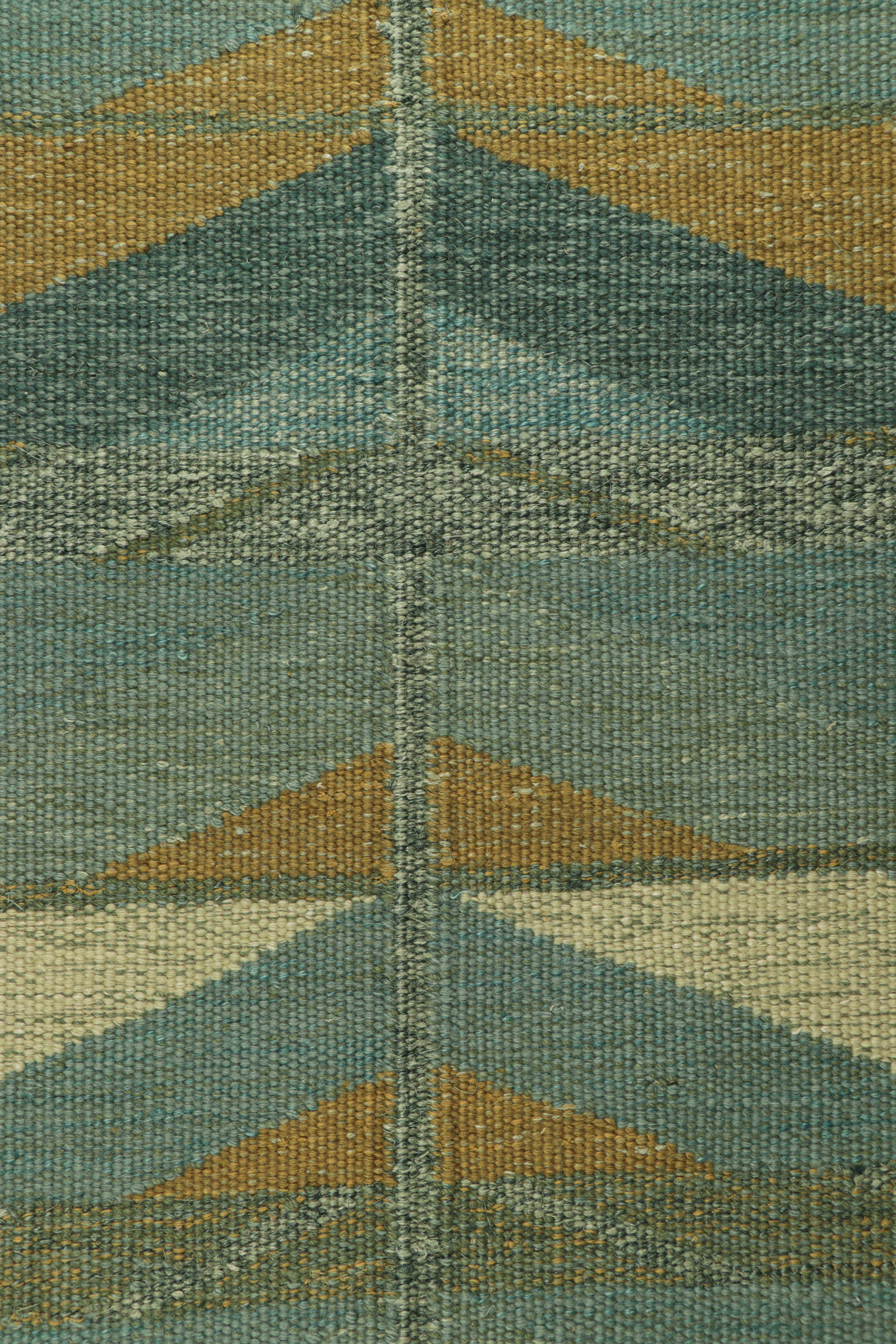 Skandinavischer Teppich von Rug & Kilim in Blau mit Chevron-Mustern im Zustand „Neu“ im Angebot in Long Island City, NY