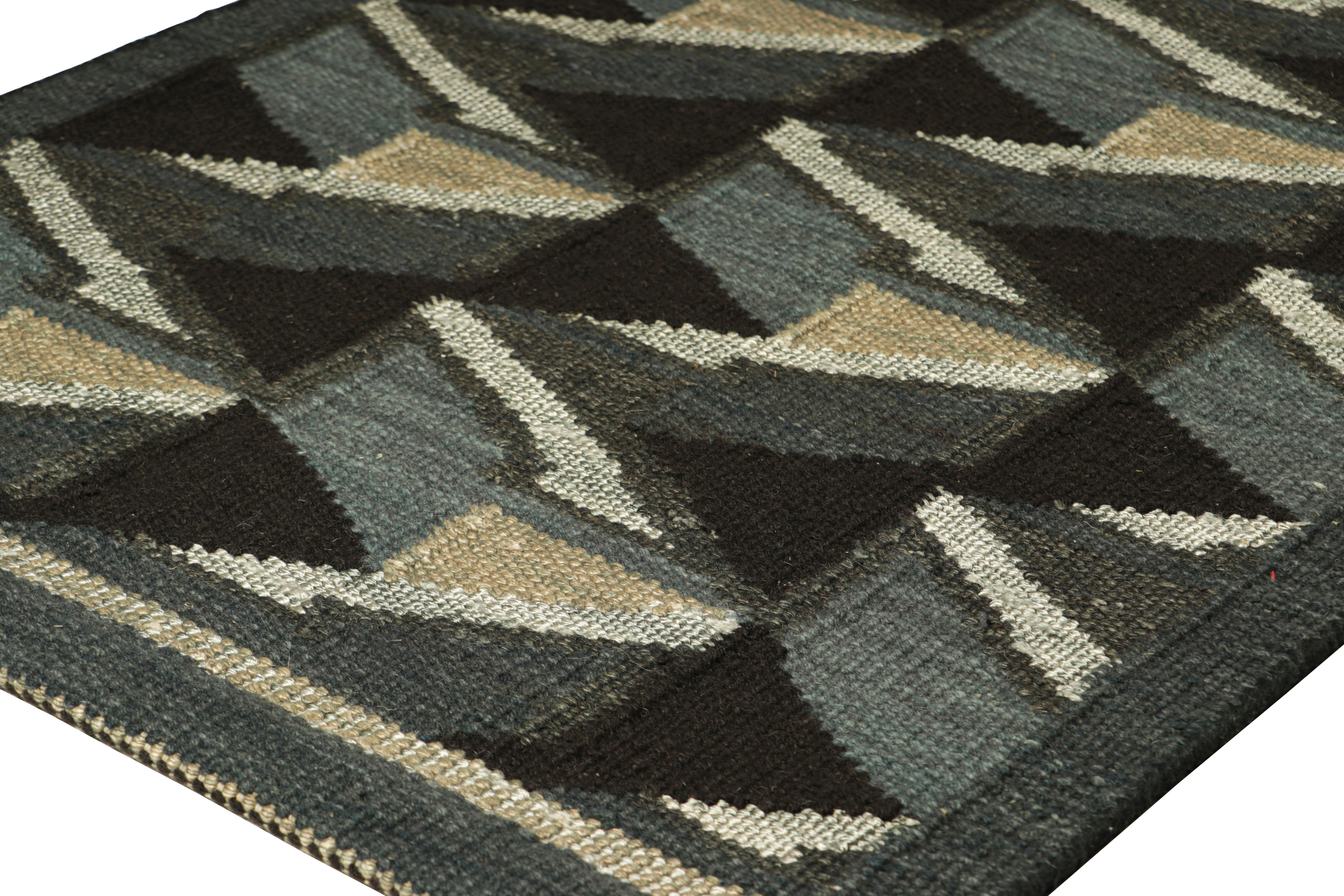 Skandinavischer Teppich von Rug & Kilim in Blau mit geometrischen Mustern (Moderne) im Angebot