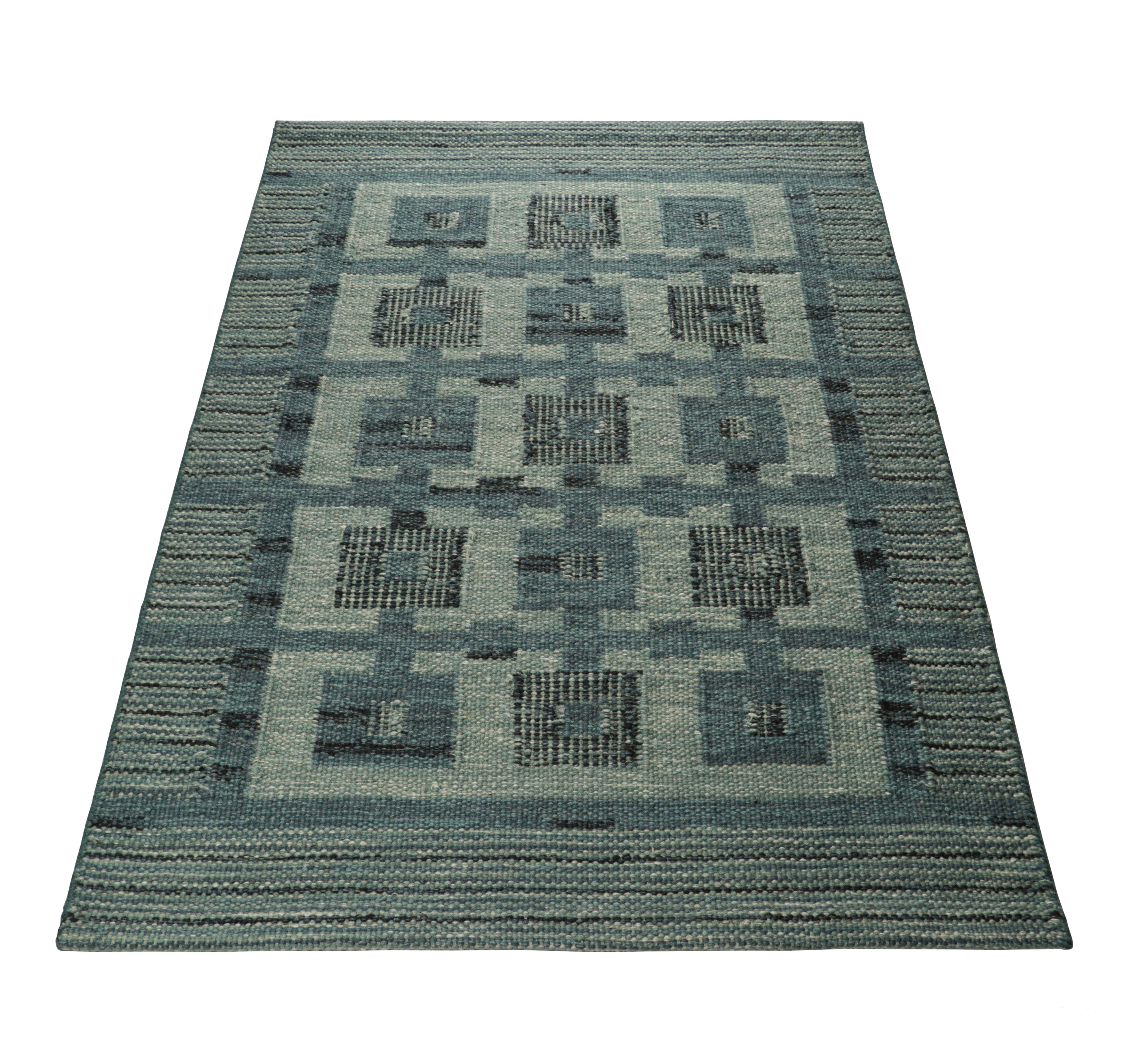 Skandinavischer Teppich von Rug & Kilim in Blau mit geometrischen Mustern (Handgewebt) im Angebot