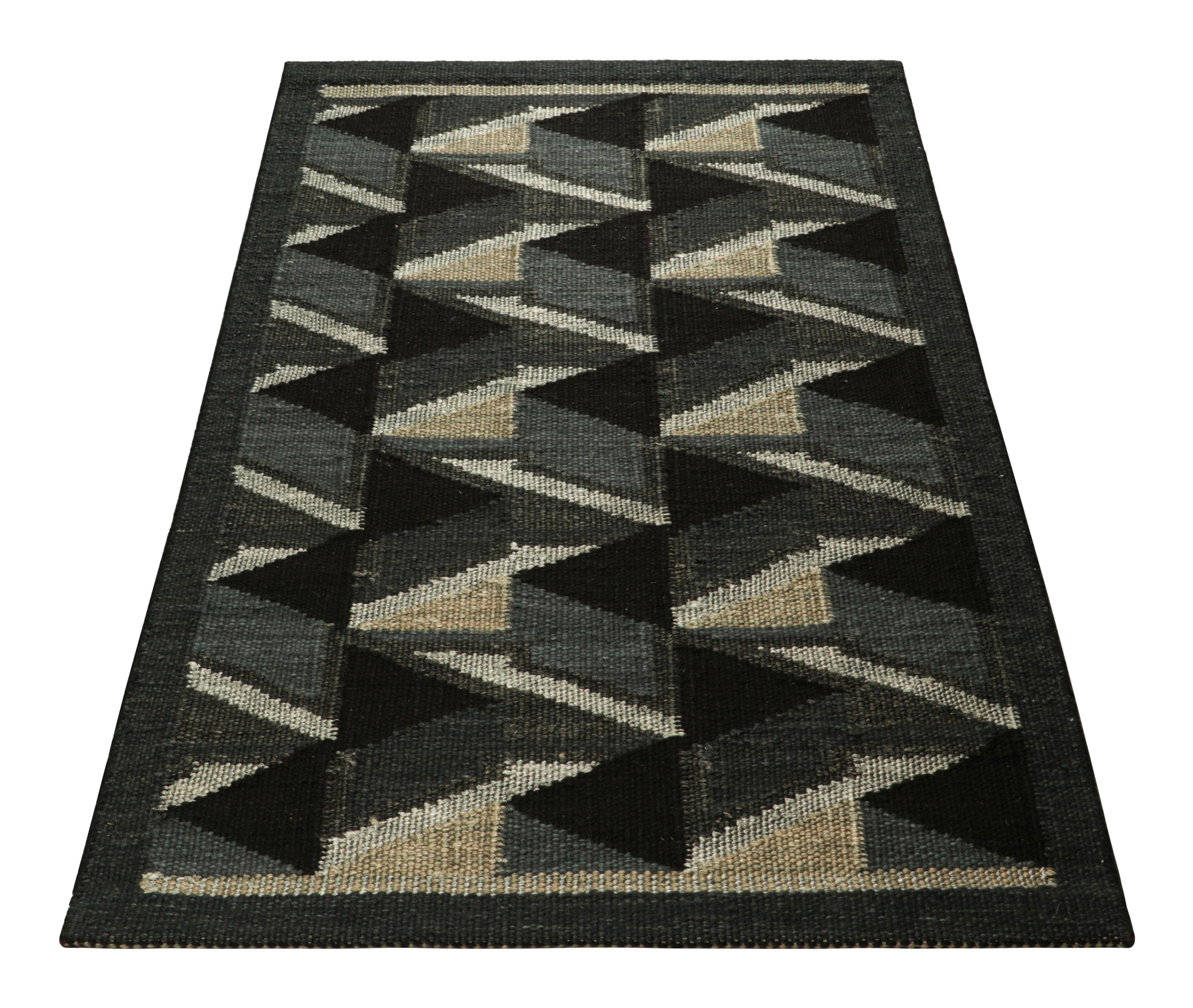 Skandinavischer Teppich von Rug & Kilim in Blau mit geometrischen Mustern (Handgewebt) im Angebot