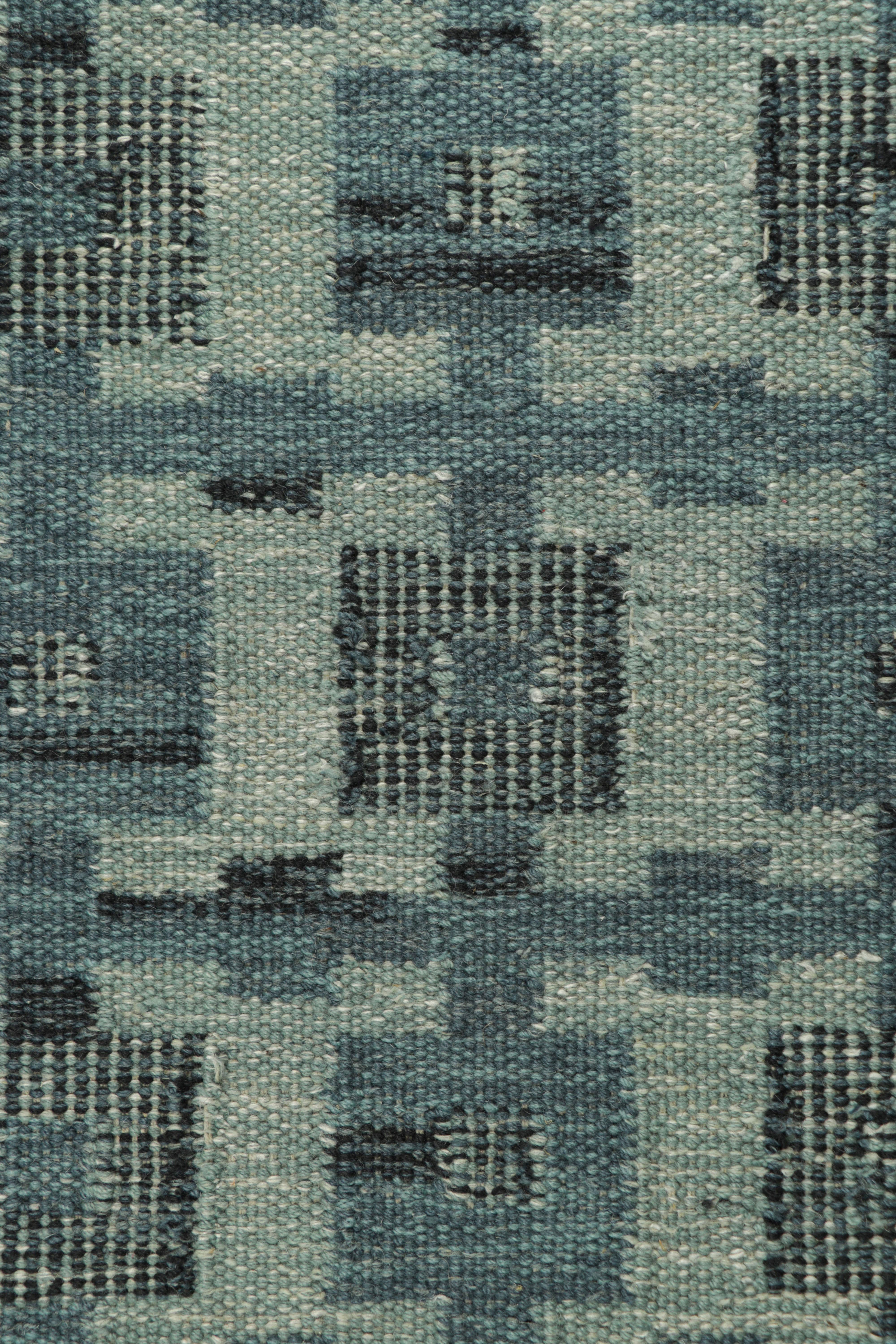 Skandinavischer Teppich von Rug & Kilim in Blau mit geometrischen Mustern im Zustand „Neu“ im Angebot in Long Island City, NY