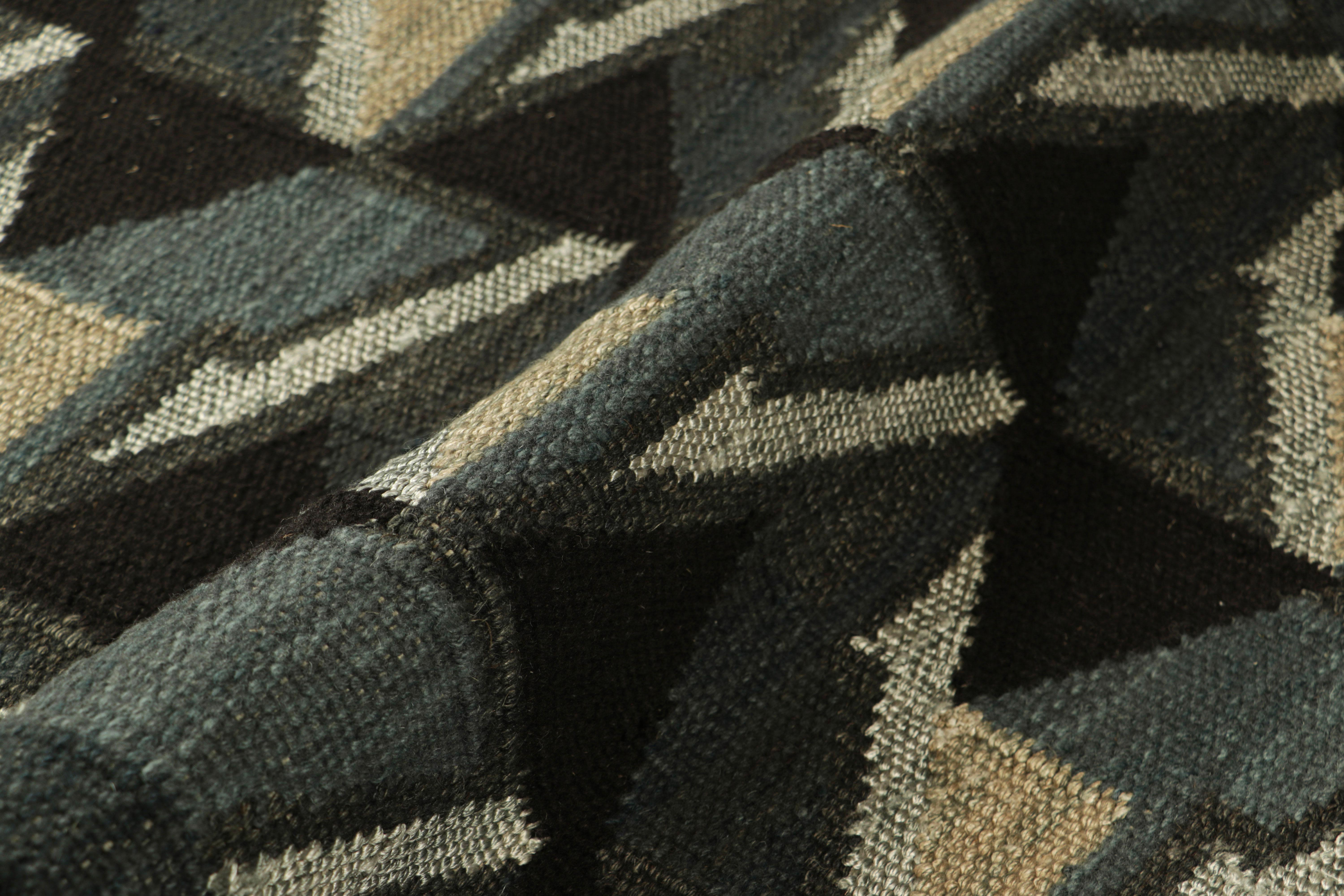 Skandinavischer Teppich von Rug & Kilim in Blau mit geometrischen Mustern im Zustand „Neu“ im Angebot in Long Island City, NY